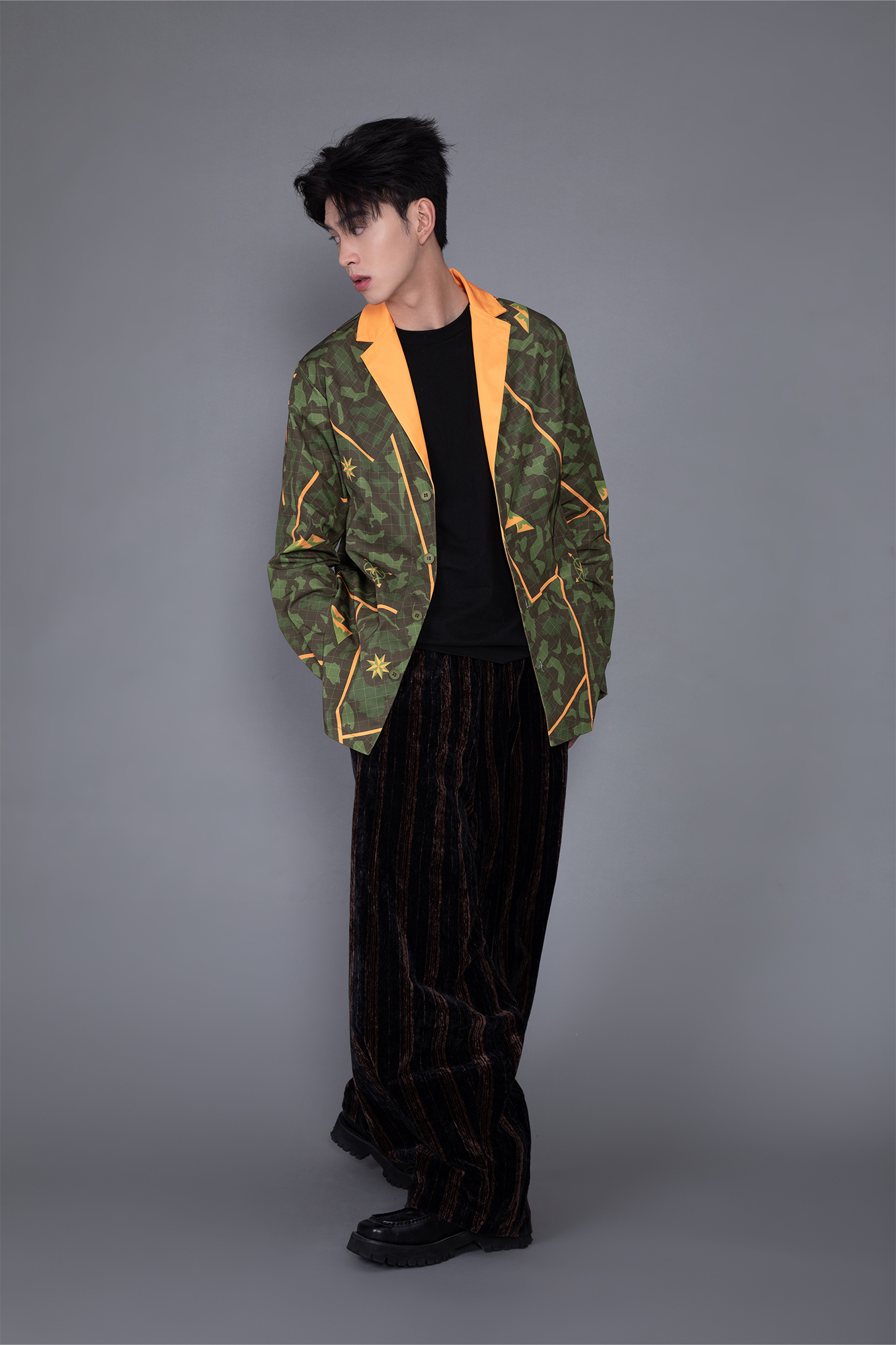 MASH UP ASIA Graphic Contrast Lapel Oversized Blazer, premium urban and streetwear designers apparel on PROJECTISR.com, MASH UP ASIA