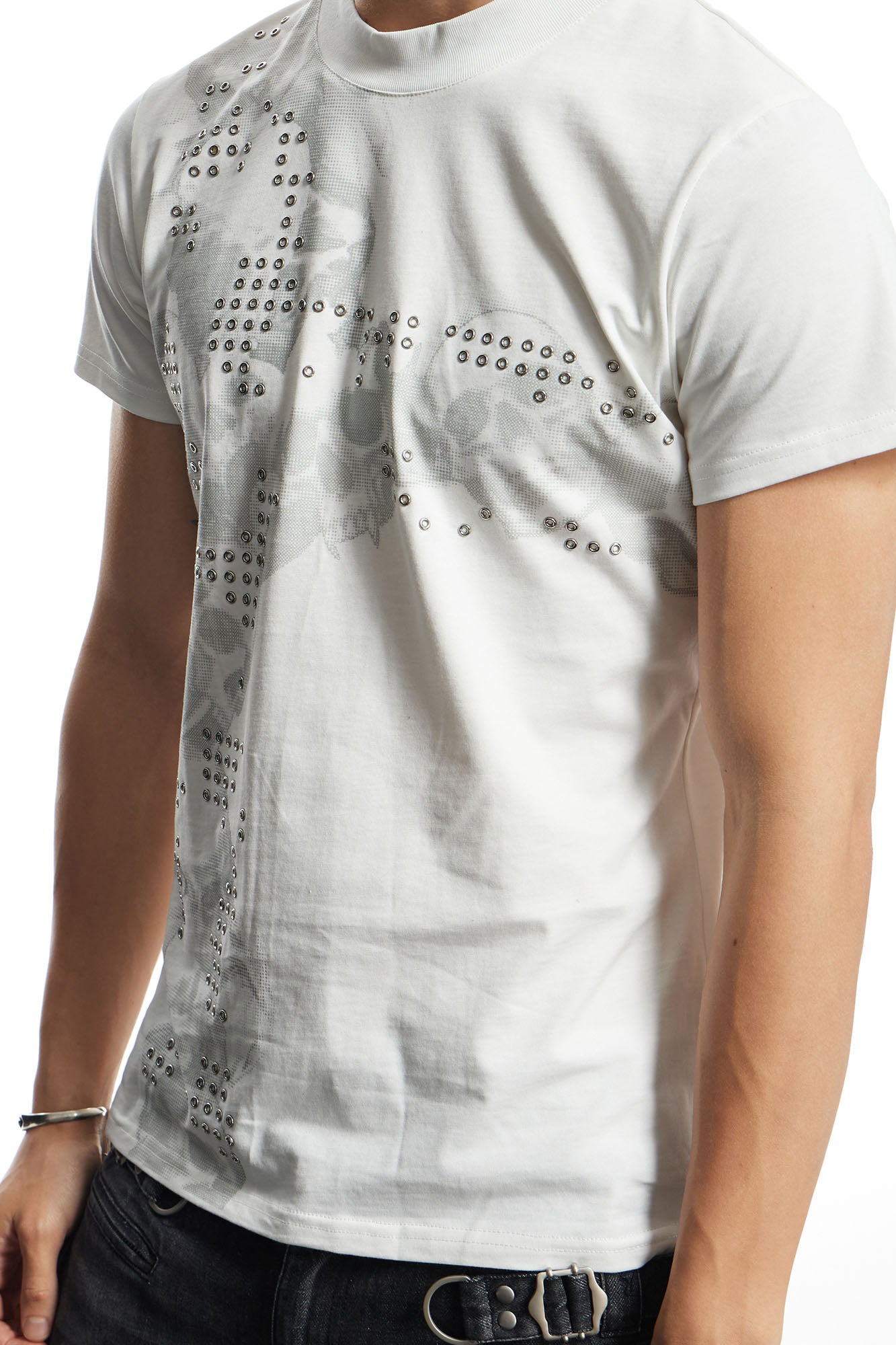 DND4DES Rivet Cross Graphic T-Shirt