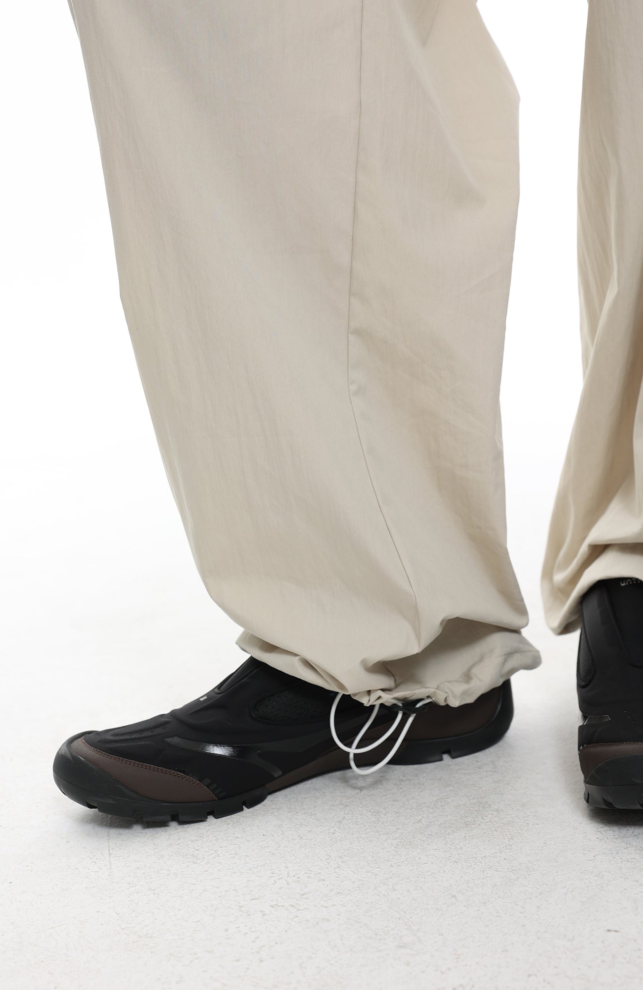 ROARINGWILD A ARCH Essential Drawstring Parachute Pants