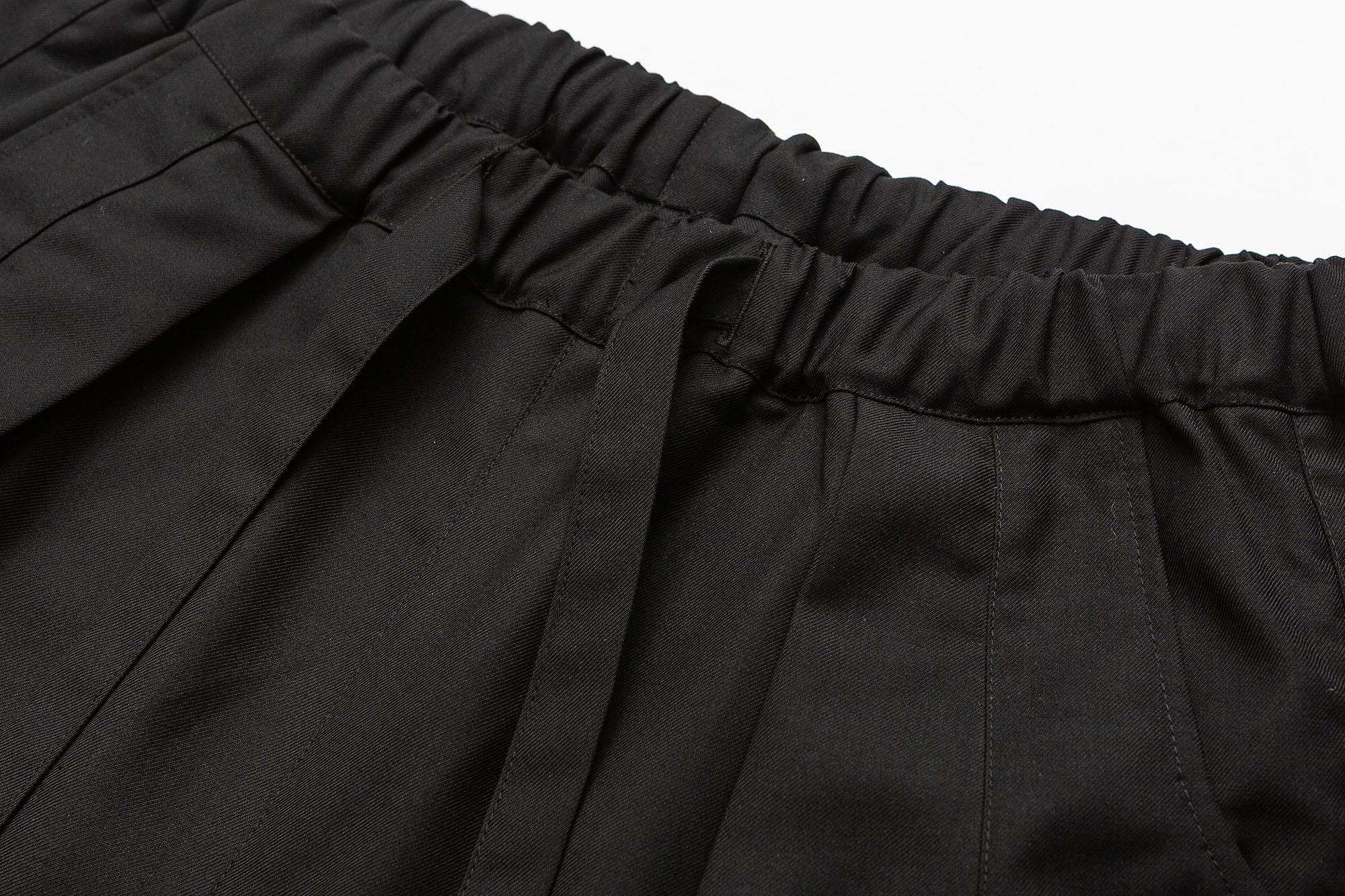 ME DA IGUAL Multi-Pocket Oversized Utility Shorts, premium urban and streetwear designers apparel on PROJECTISR.com, ME DA IGUAL