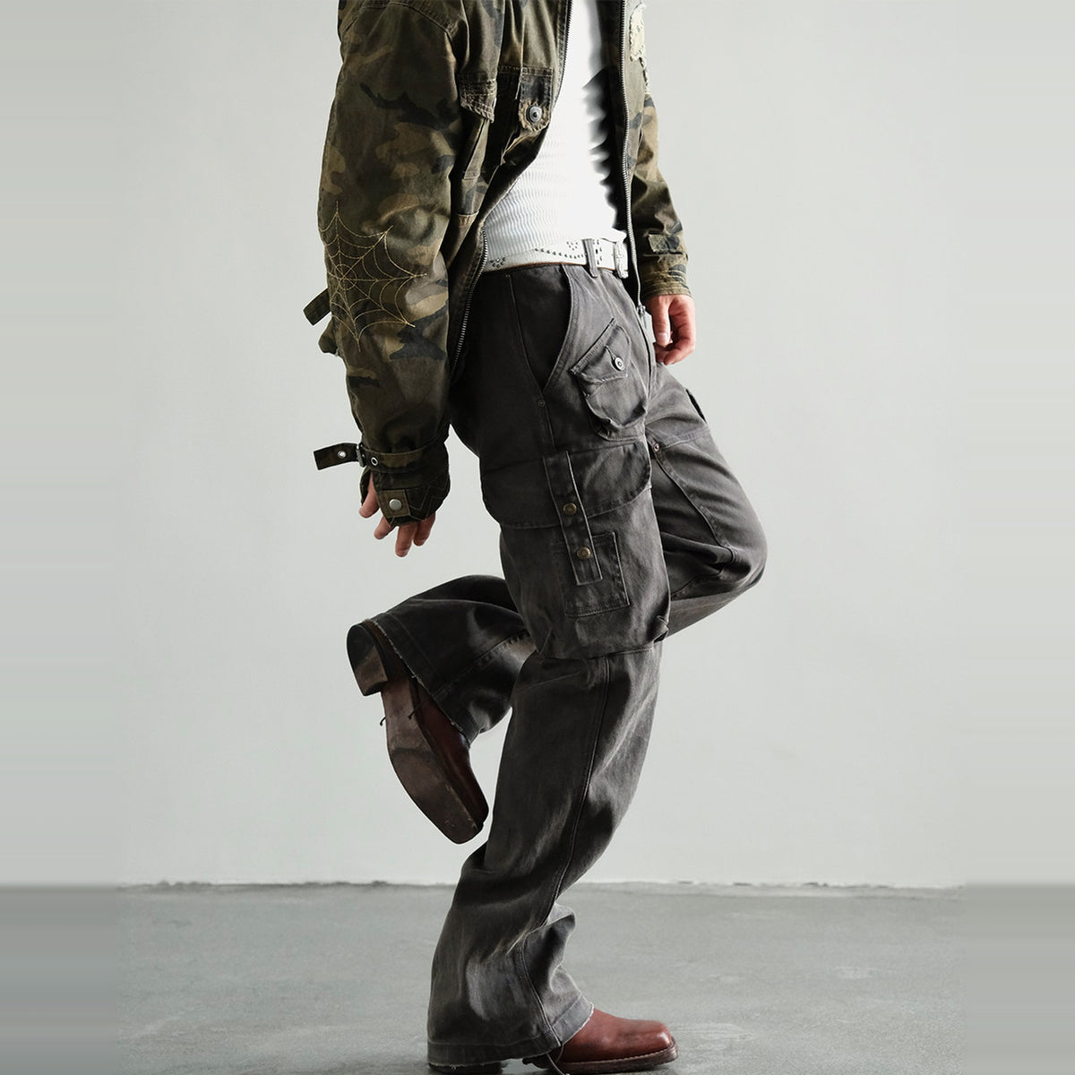NEIGBORL Retro Wax-Brush Multi-Pocket Straight-Leg Cargo Pants — square · side · Gray