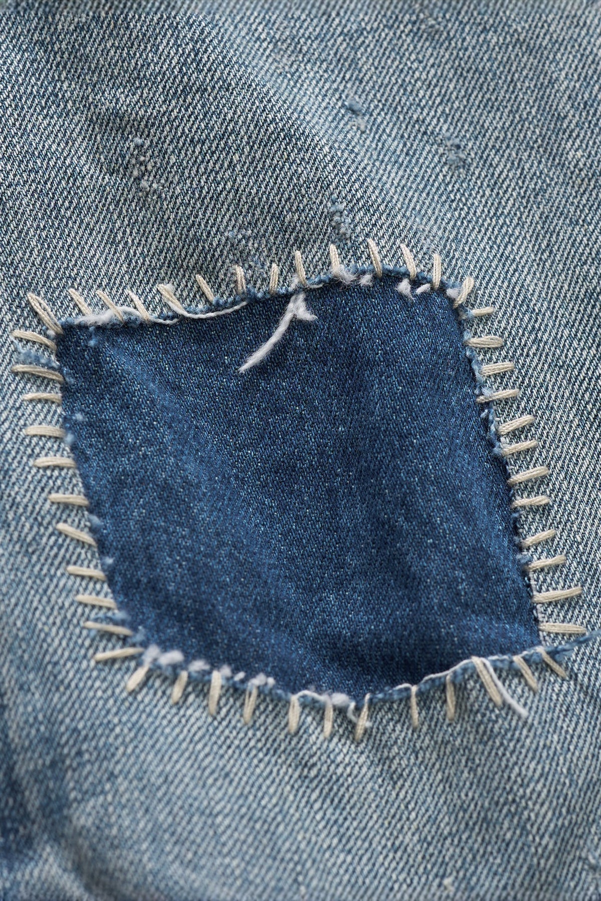 NEIGBORL Distressed Patchwork Mid-Rise Straight-Leg Jeans — detail
