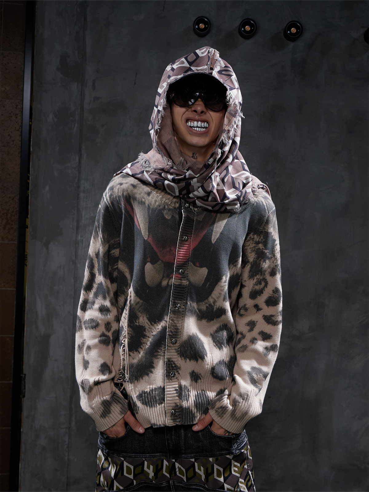 DND4DES Logo Graphic Frayed-Edge Longline Scarf