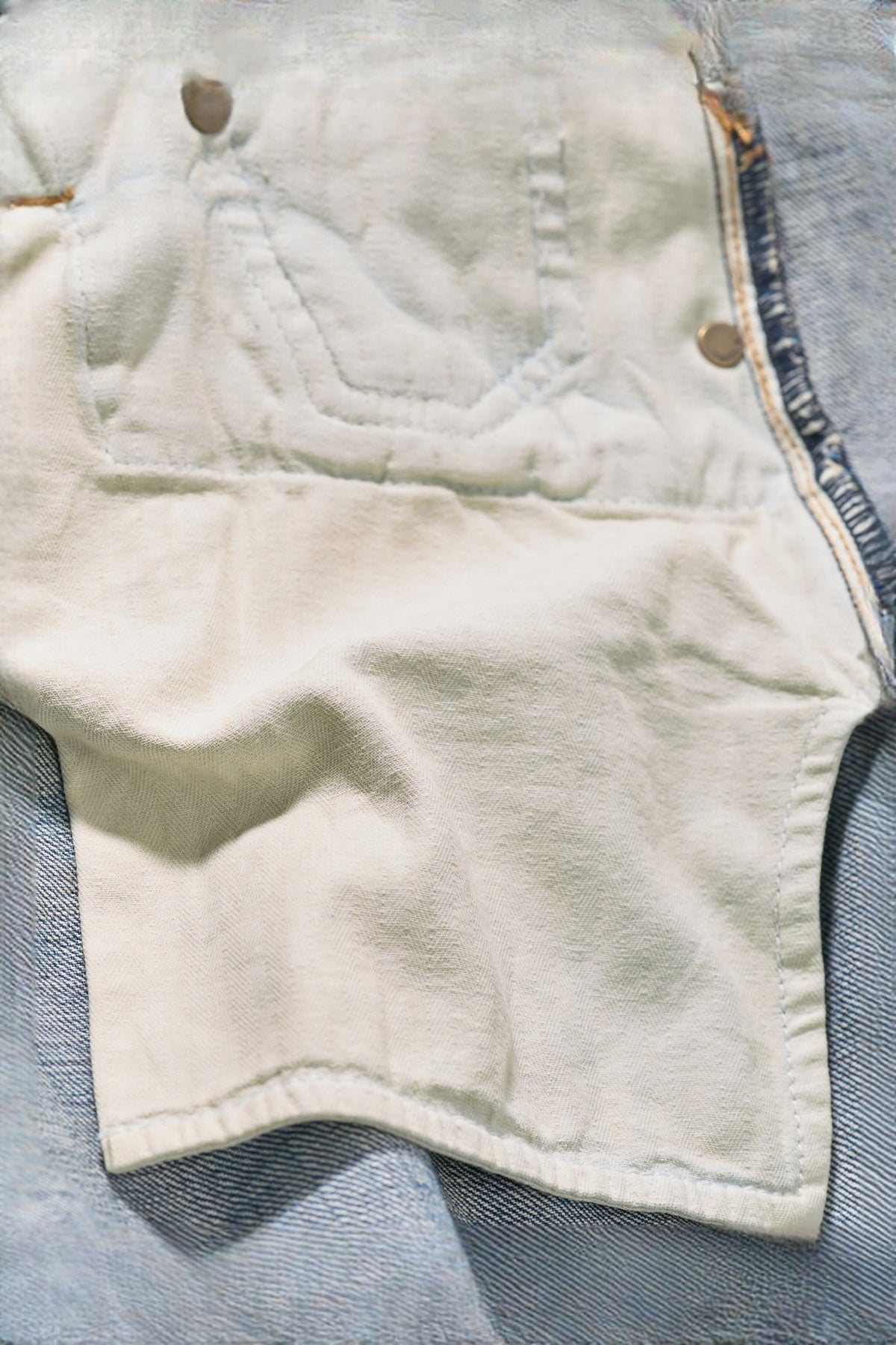NEIGBORL Distressed Patchwork Mid-Rise Straight-Leg Jeans — flat-lay detail