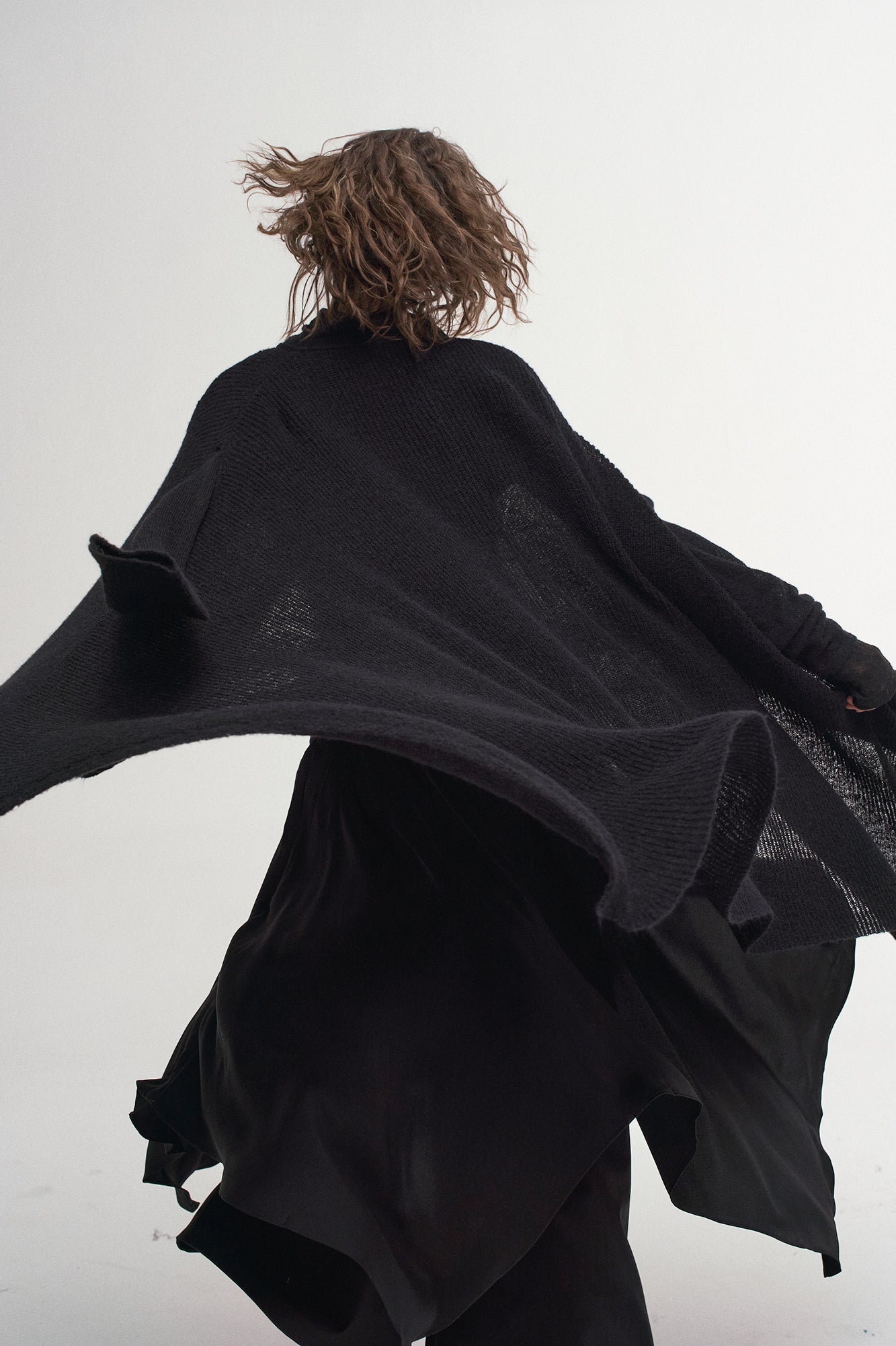 ILNya Nieternite Nifutur Convertible Drape Knit Cape