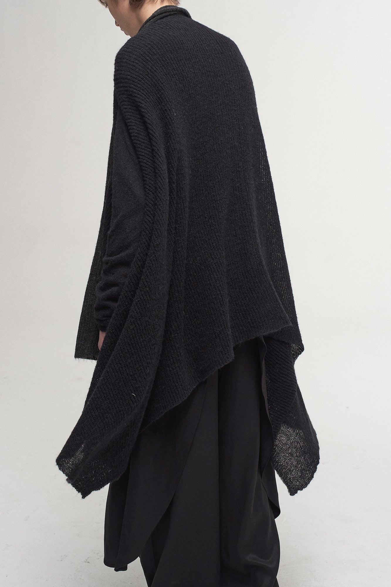ILNya Nieternite Nifutur Convertible Drape Knit Cape