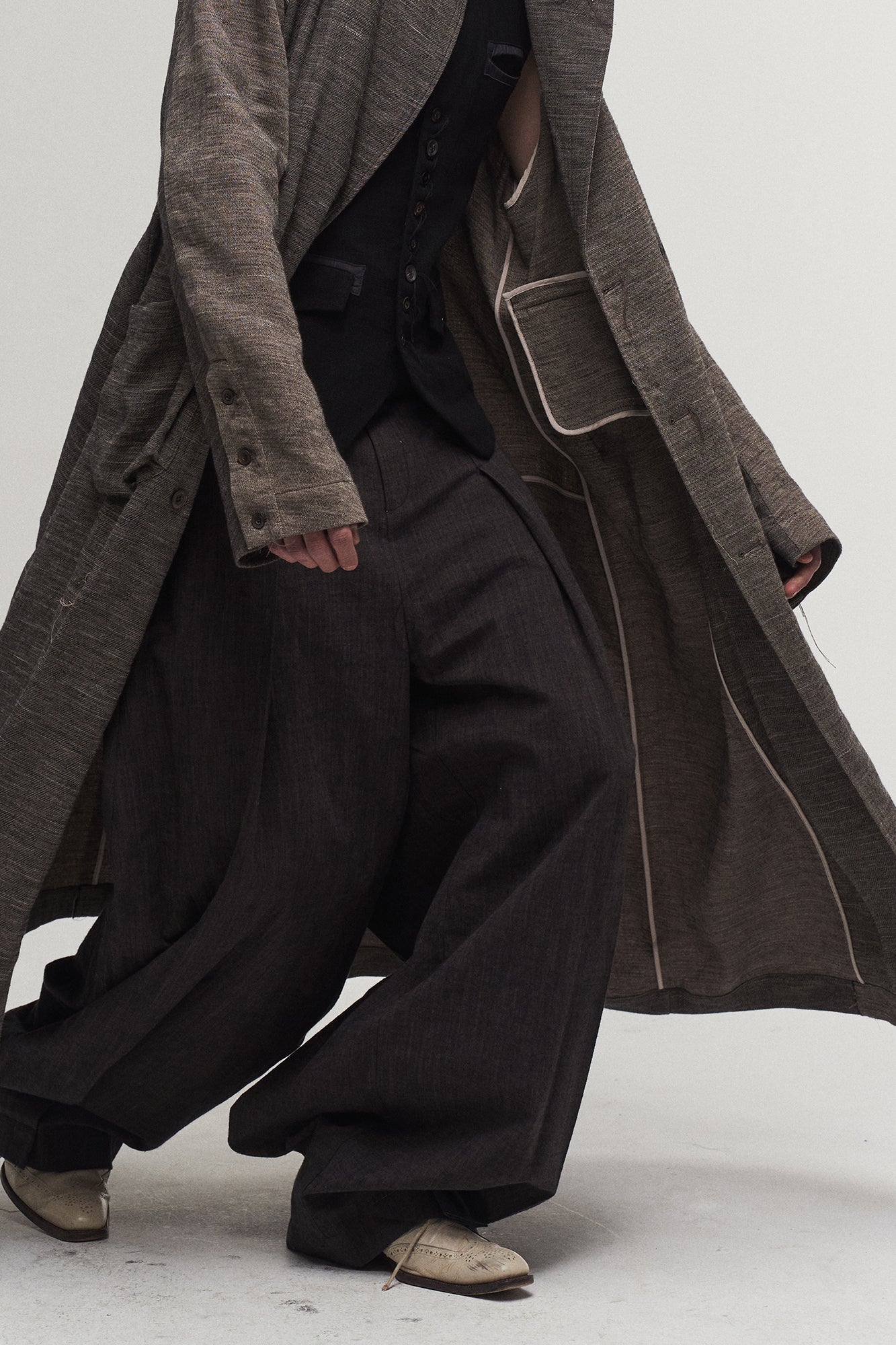 ILNya Nieternite Nifutur Frayed Seam Paneled Oversized Coat
