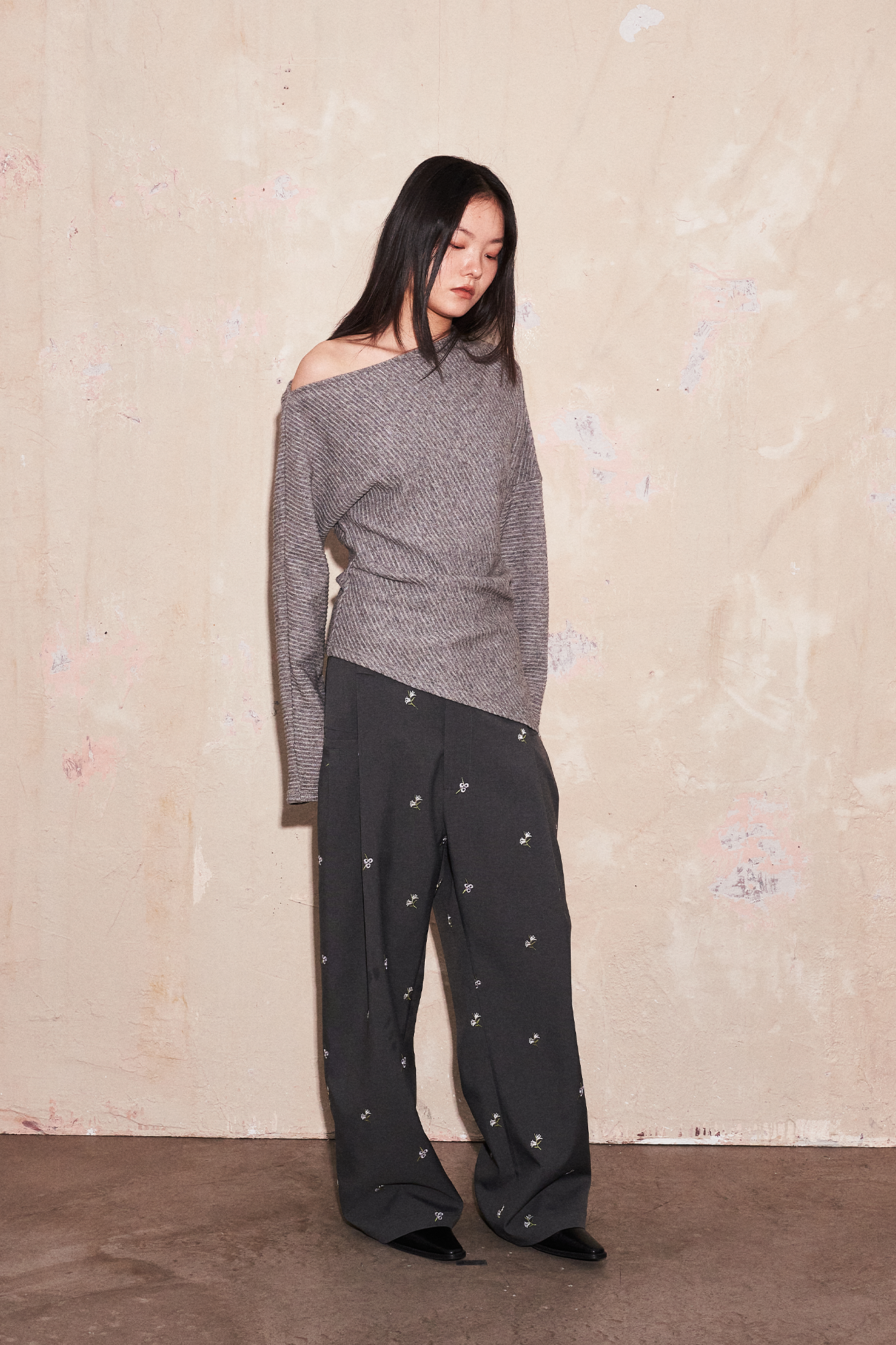 SAME FLOW Floral Embroidery Pleated Wide-Leg Trousers