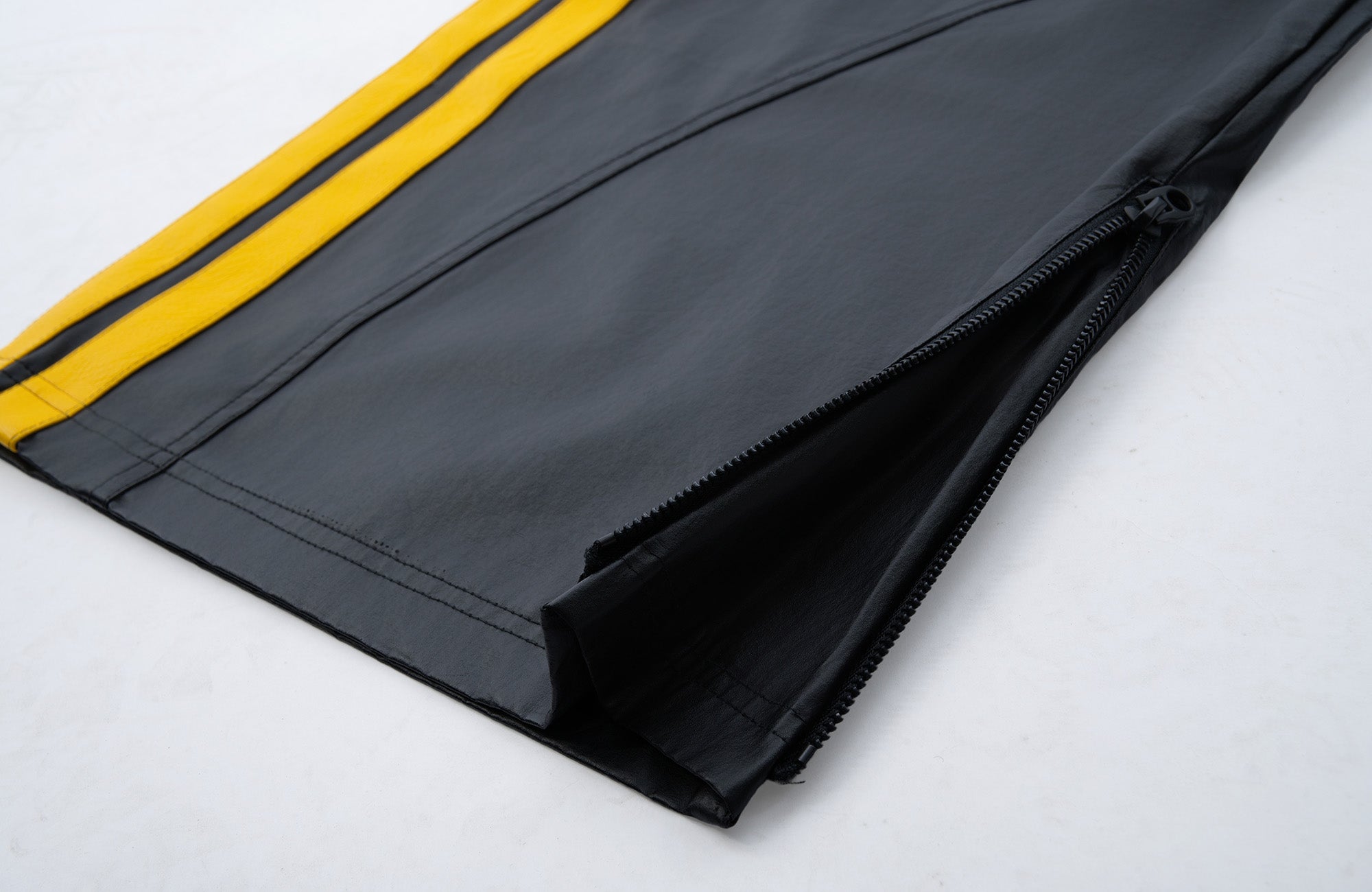 MOGONGSHE Contrast Stripe PU Wide-Leg Pants