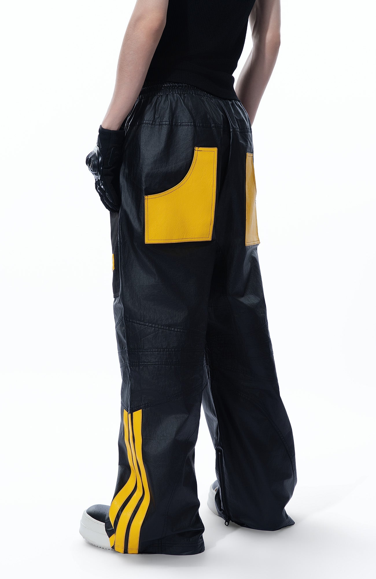 MOGONGSHE Contrast Stripe PU Wide-Leg Pants