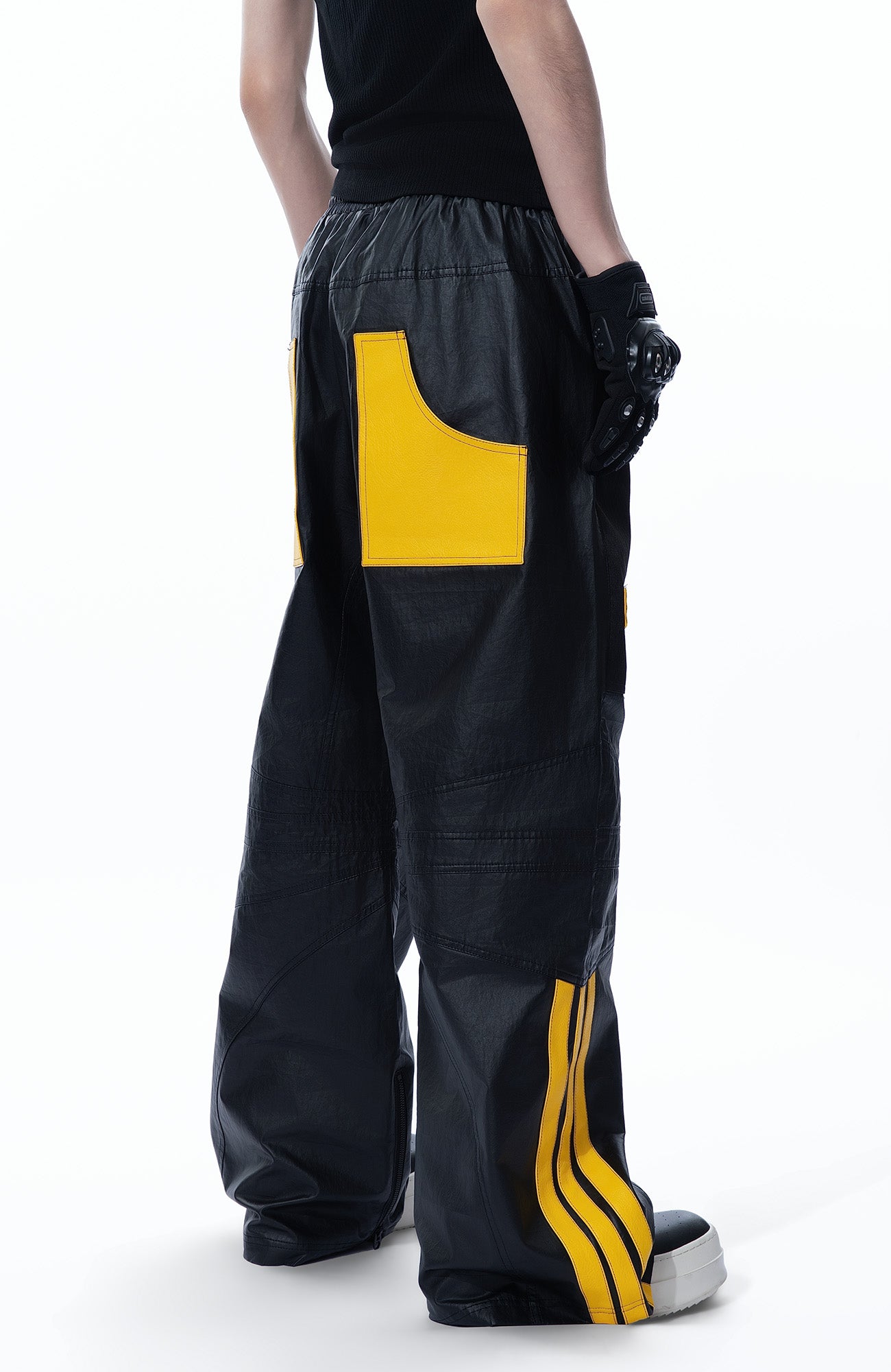 MOGONGSHE Contrast Stripe PU Wide-Leg Pants