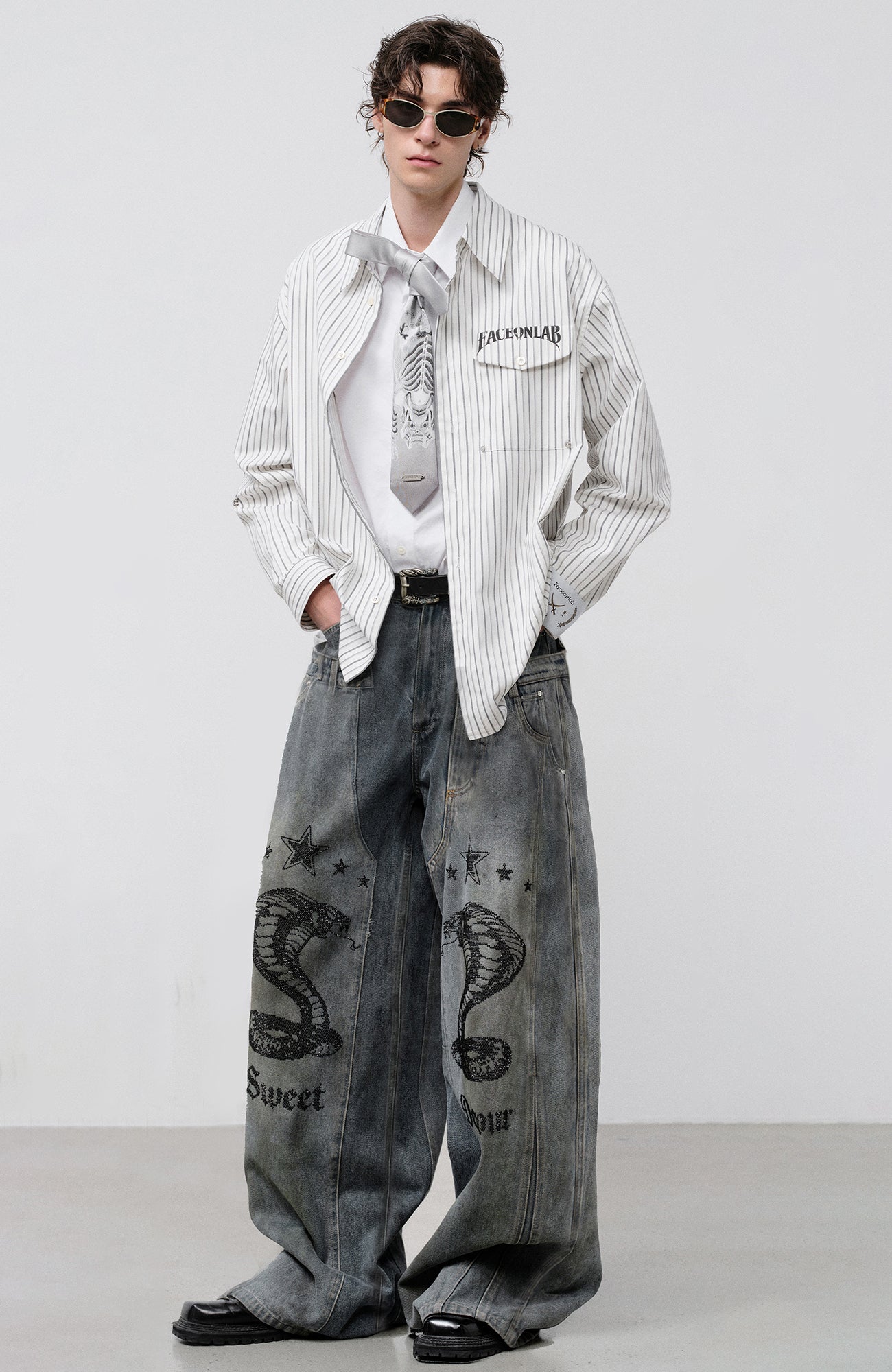 FACEONLAB Double Waistband Diamond Snake Graphic Jeans