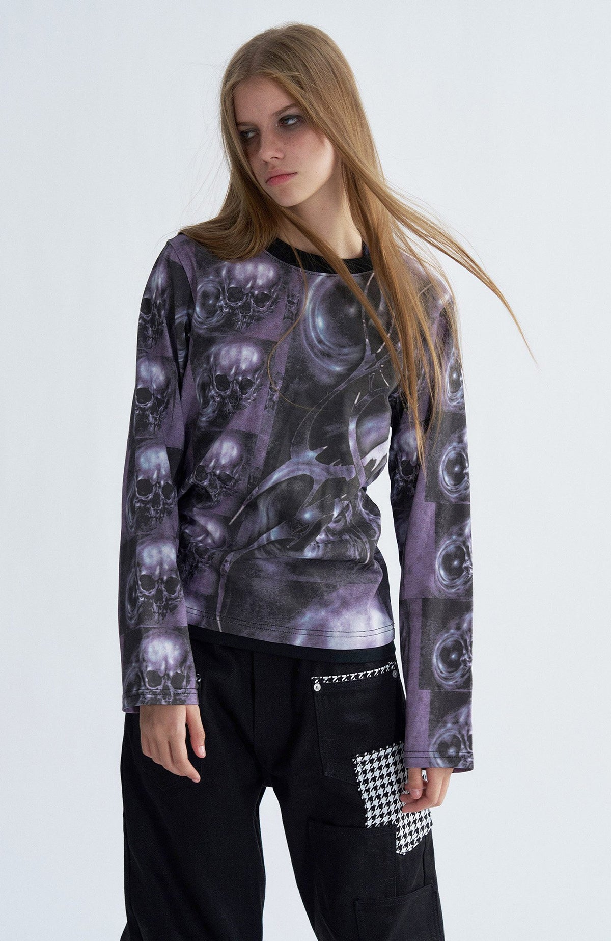 PAIKI Skull Graphic Slim Crewneck Long-Sleeve Tee