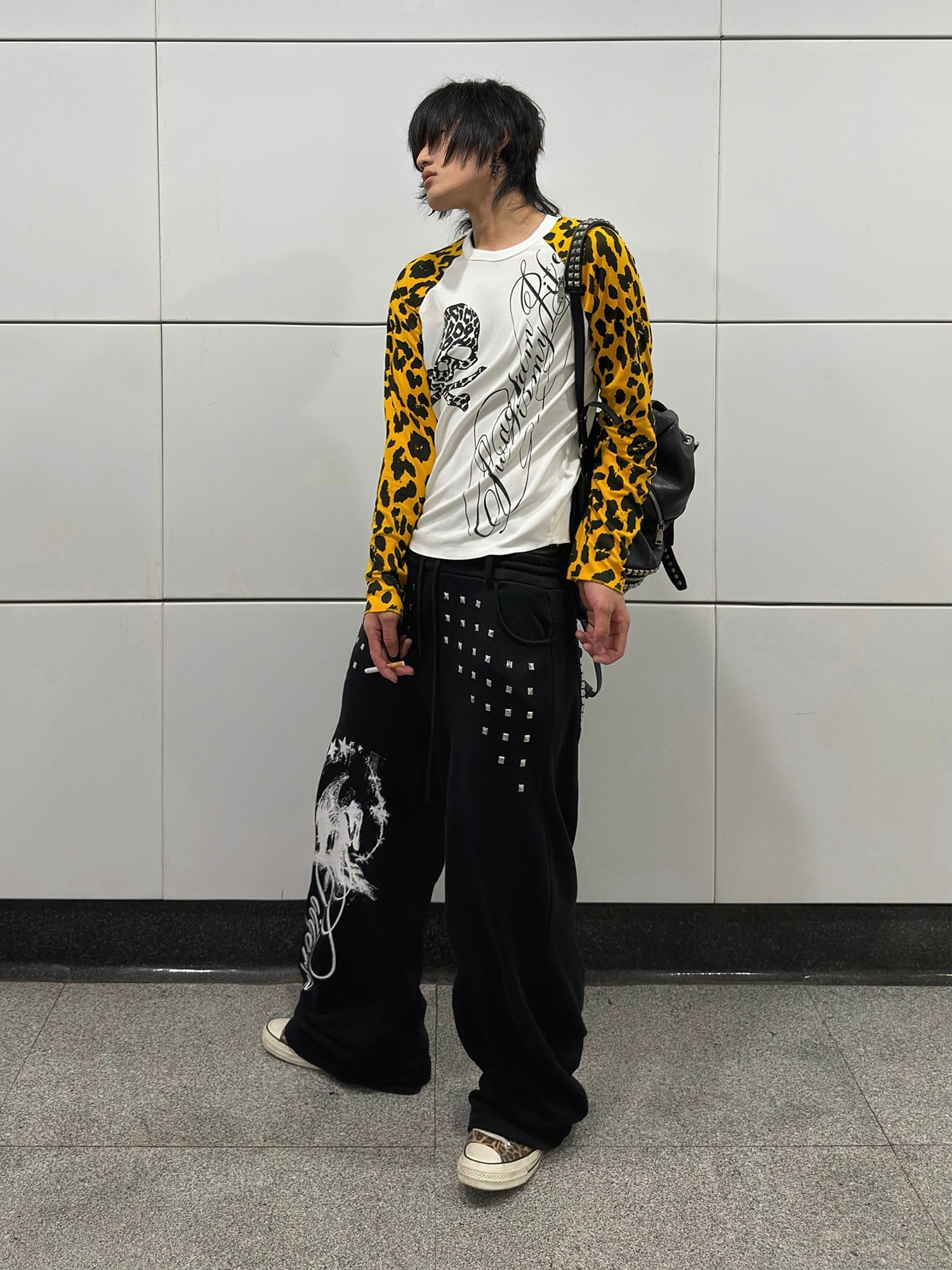 SAXGENWON Studded Graphic Straight-Leg Sweatpants