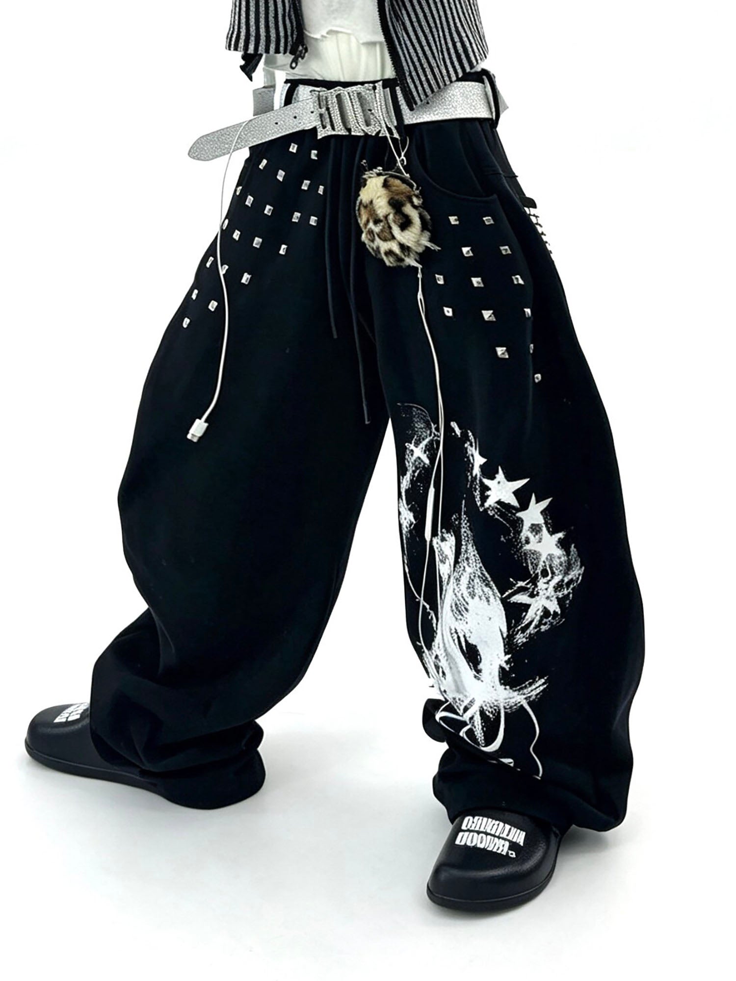 SAXGENWON Studded Graphic Straight-Leg Sweatpants