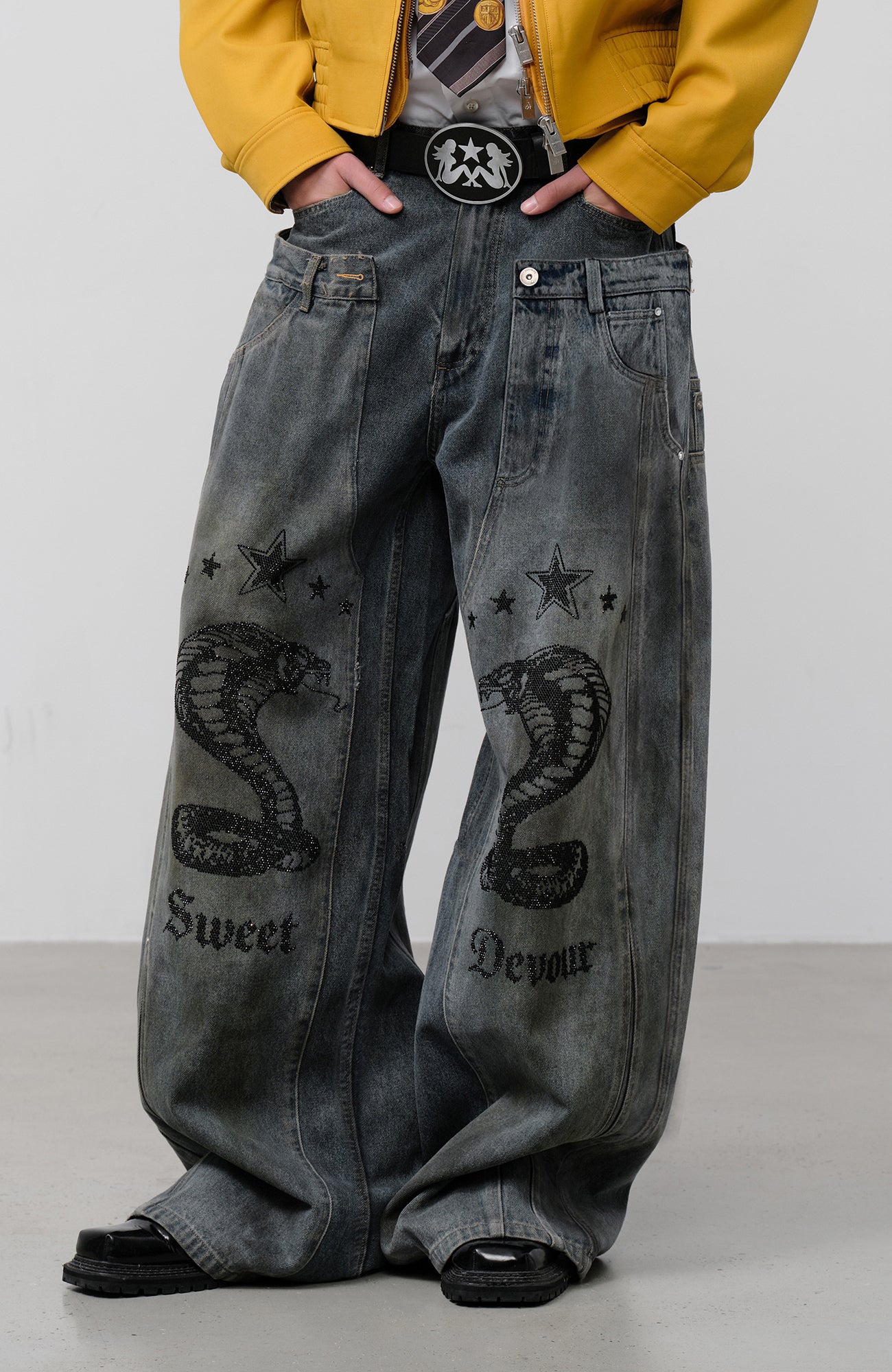 FACEONLAB Double Waistband Diamond Snake Graphic Jeans