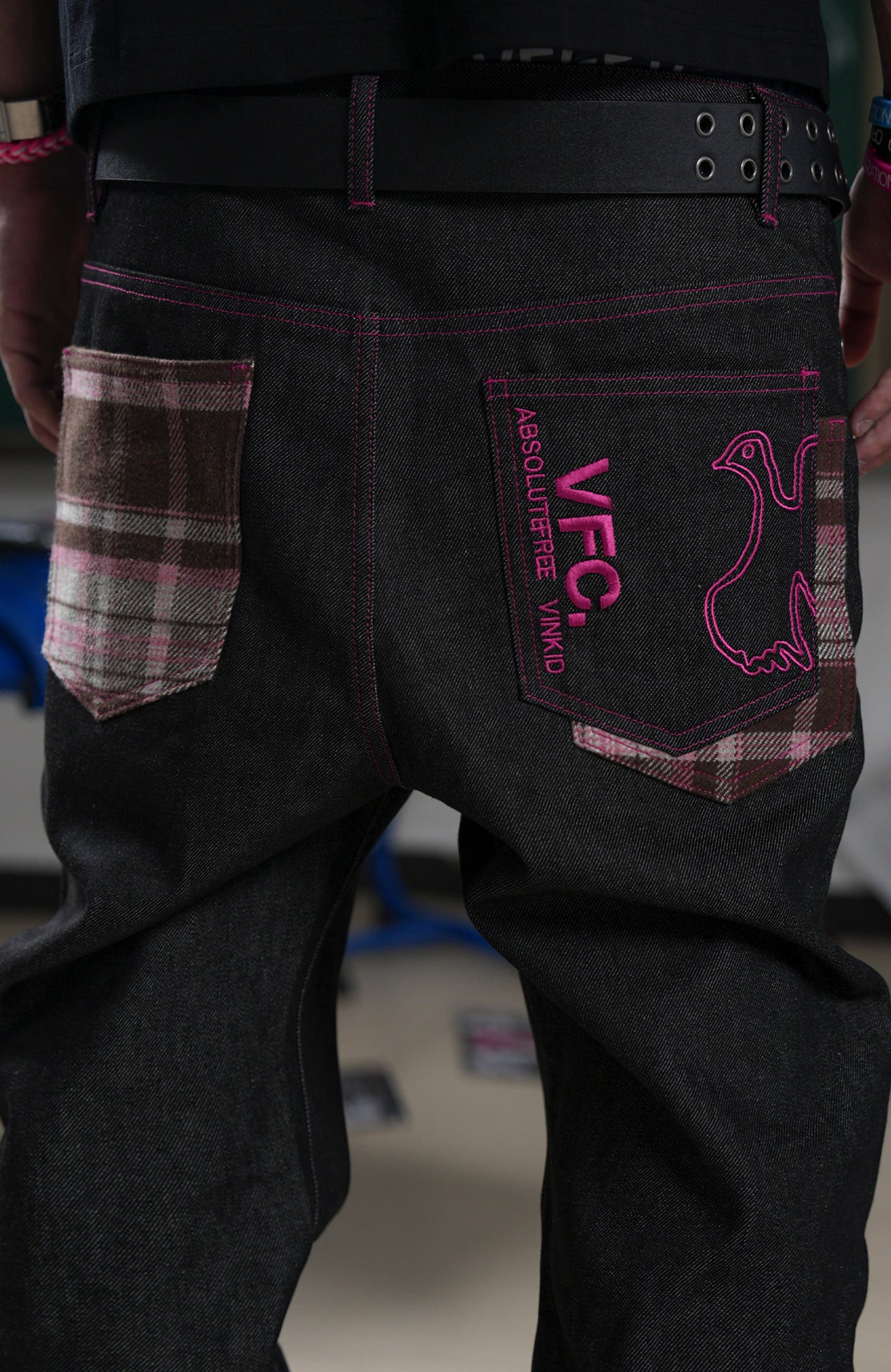 VINKID Script LOGO Raw Denim Jeans