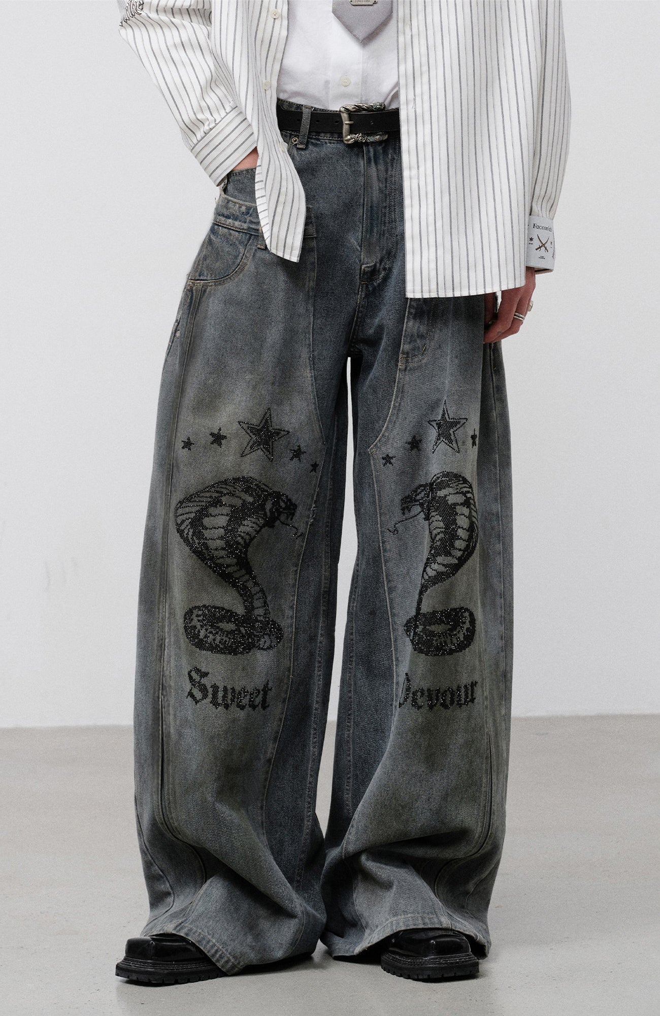 FACEONLAB Double Waistband Diamond Snake Graphic Jeans