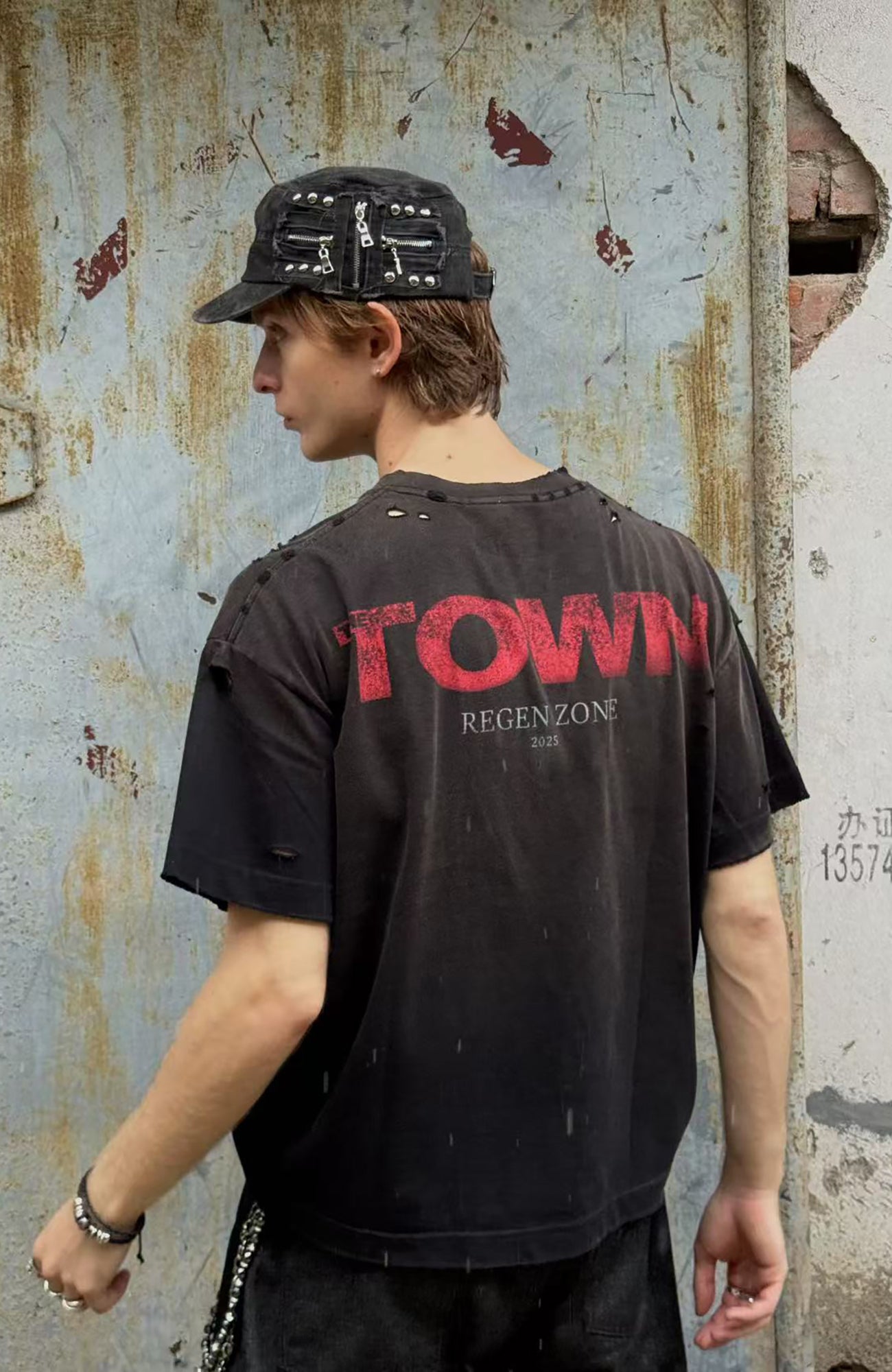 REGEN ZONE Distressed Washed Graphic T-Shirt