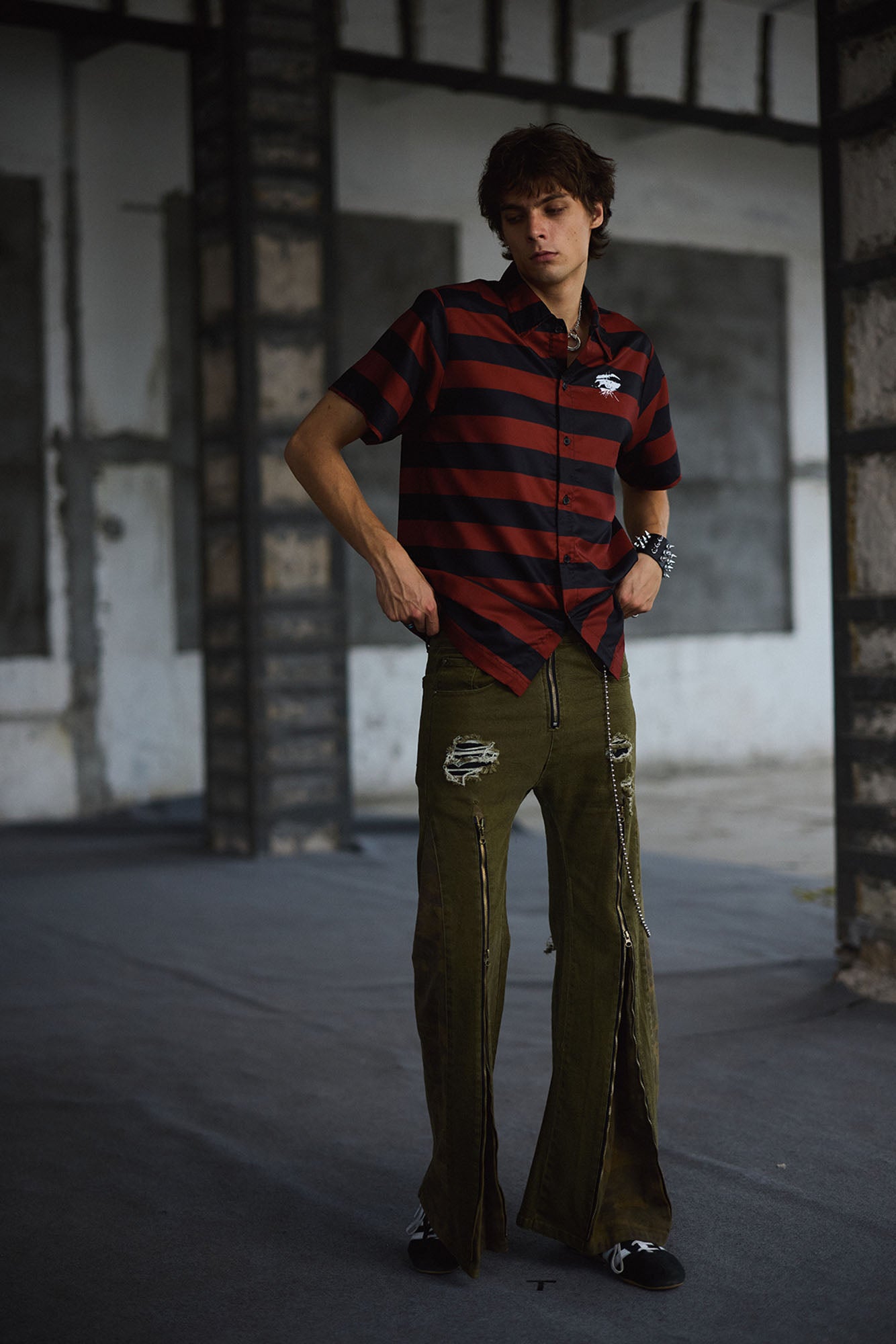 RECOVER ZONE Striped Punk Patch Half Shirt