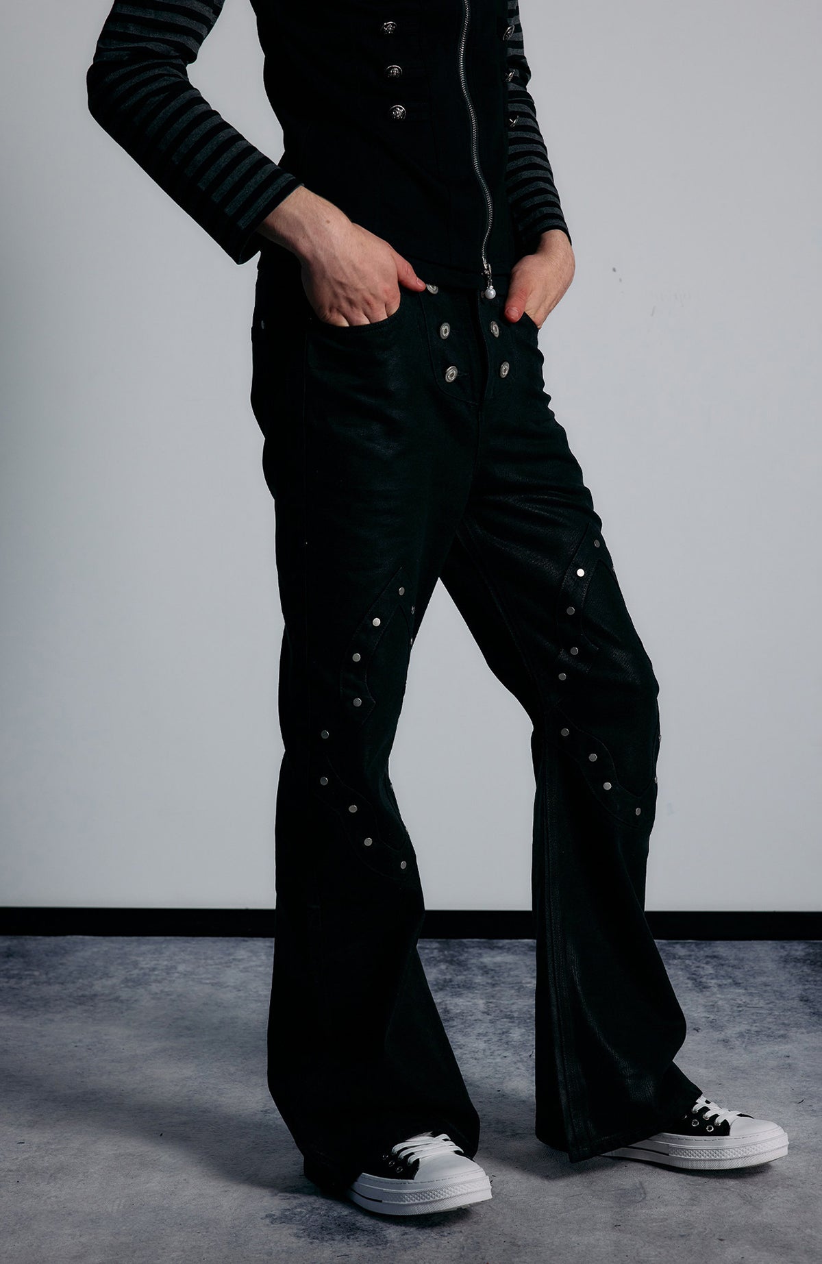 PAIKI Washed Slim-Fit Flared Jeans