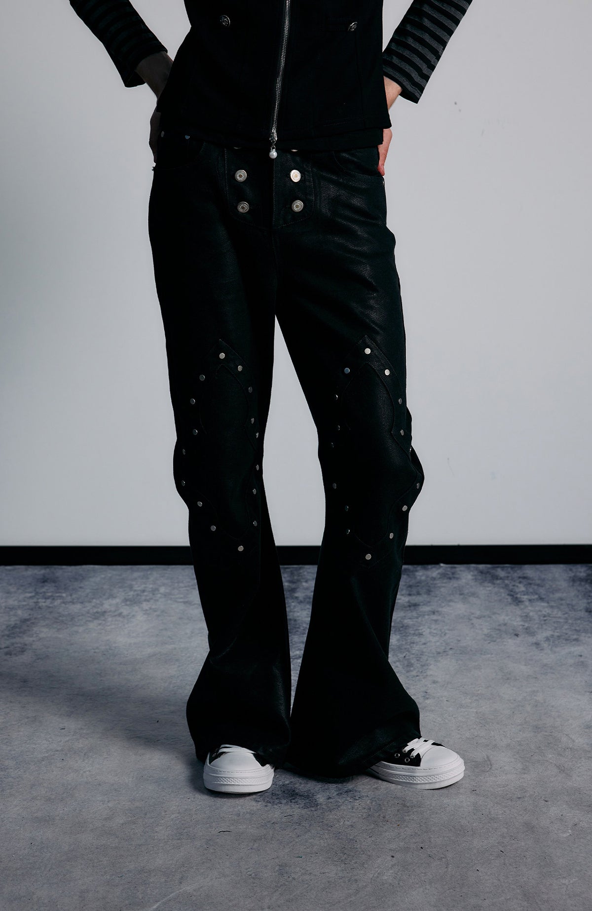 PAIKI Washed Slim-Fit Flared Jeans
