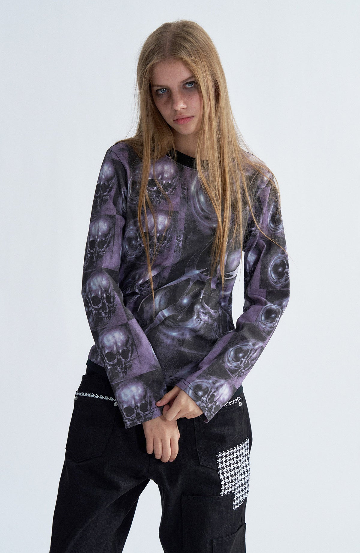 PAIKI Skull Graphic Slim Crewneck Long-Sleeve Tee