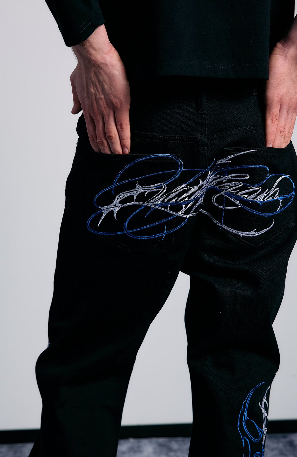 PAIKI Embroidered Thorn Floral Raw Selvedge Straight-Leg Jeans