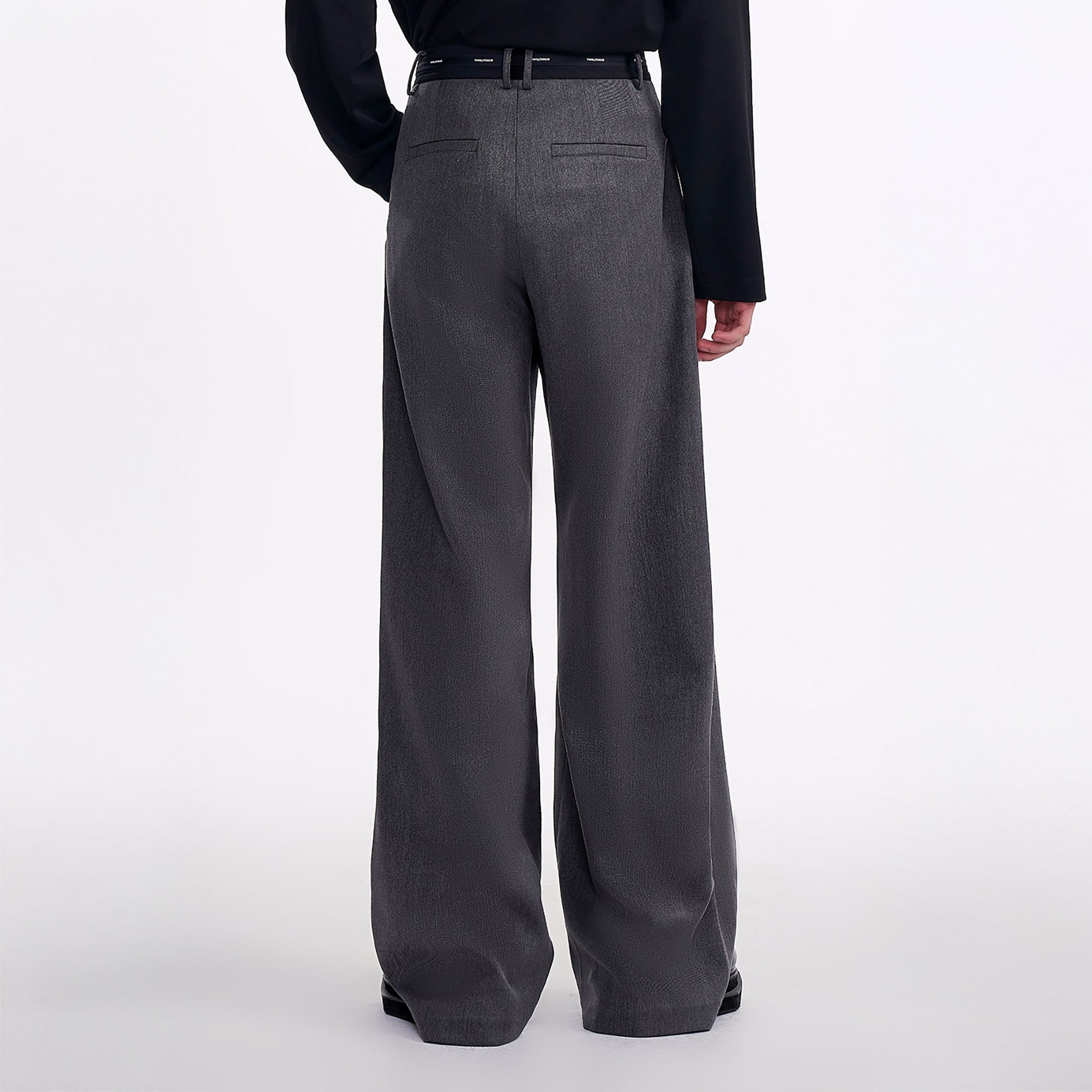 TIWILLTANG Contrast Panel Pleated Straight-Leg Pants