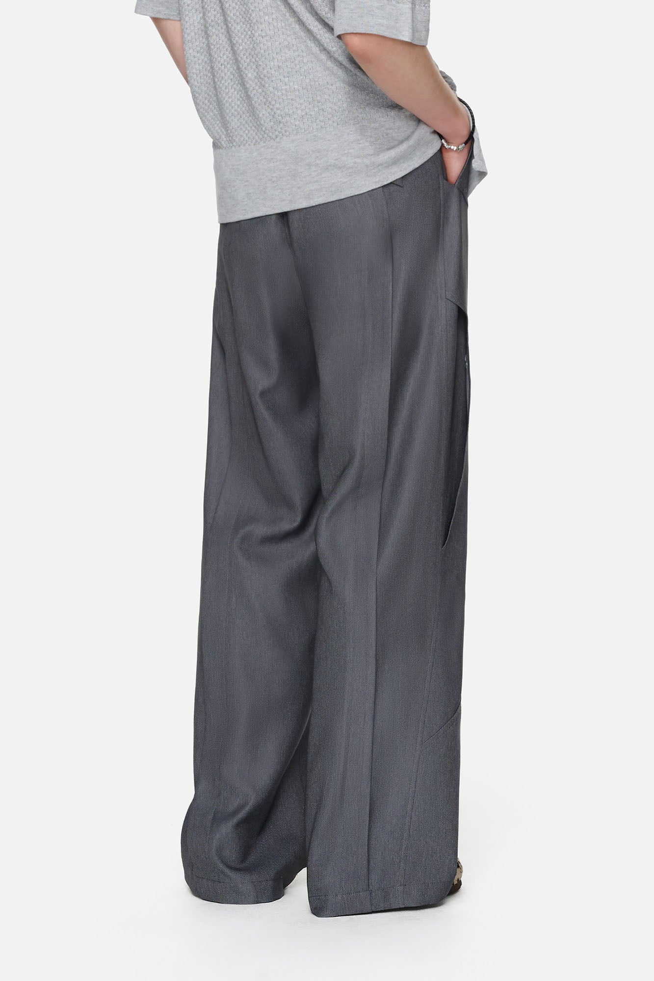 TIWILLTANG Essential Multi-Pocket Panel Straight-Leg Pants