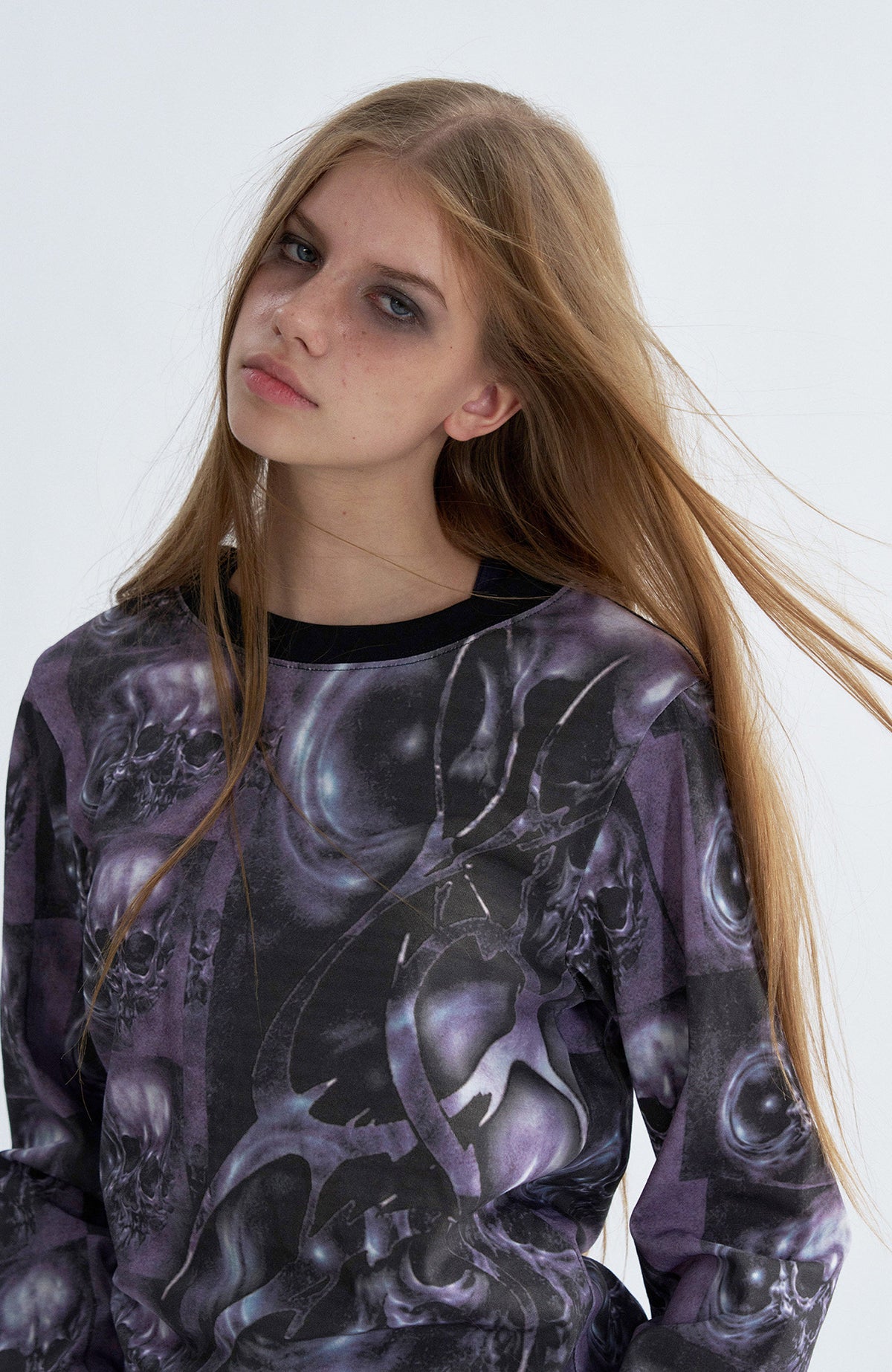 PAIKI Skull Graphic Slim Crewneck Long-Sleeve Tee