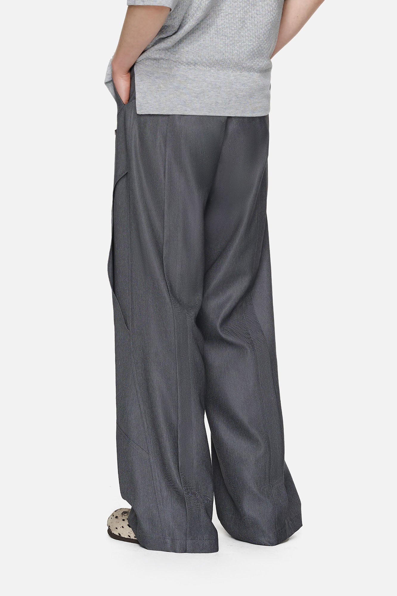 TIWILLTANG Essential Multi-Pocket Panel Straight-Leg Pants