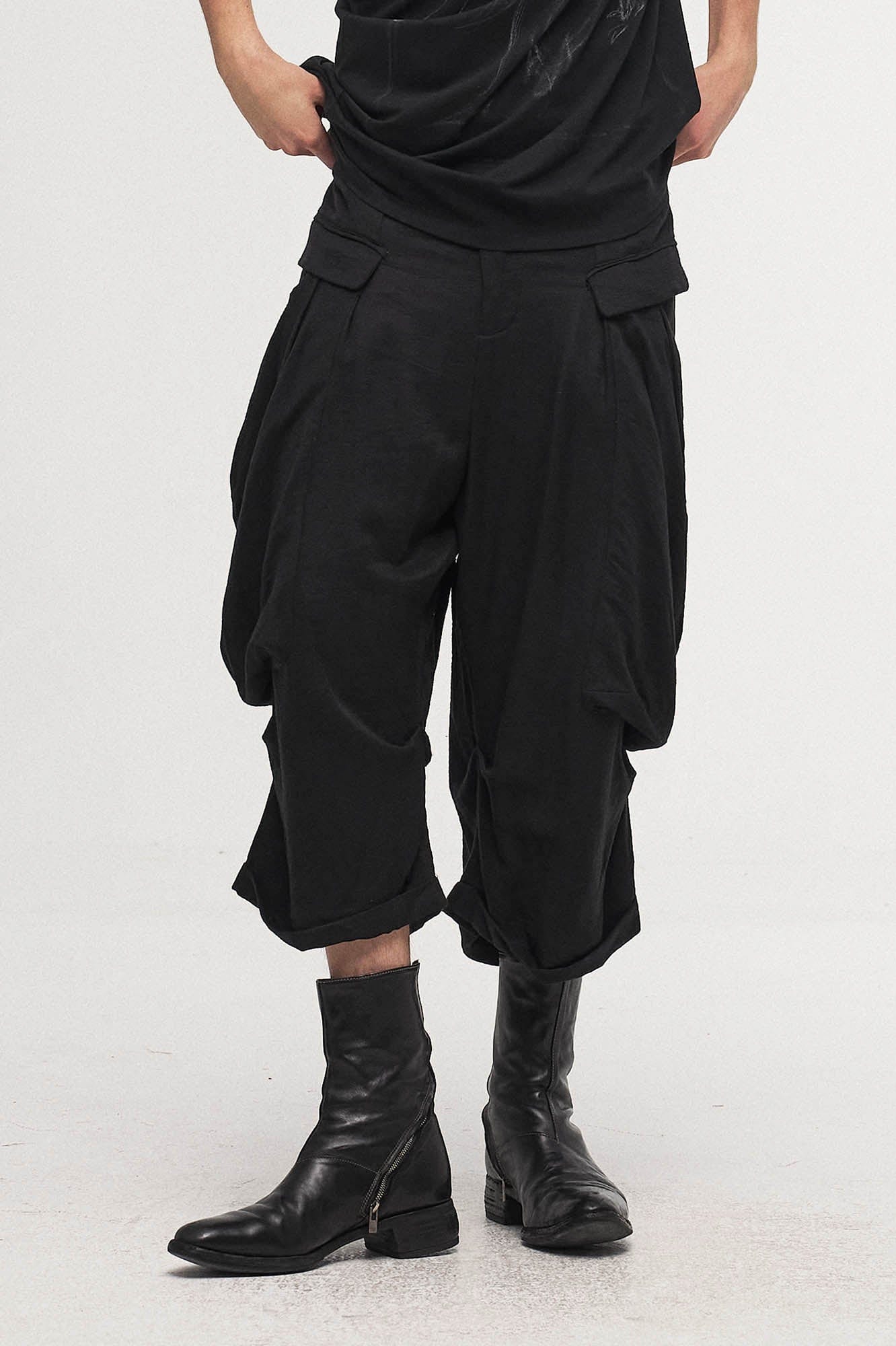 ILNya Nieternite Nifutur Balloon Pleated Slouchy Shorts