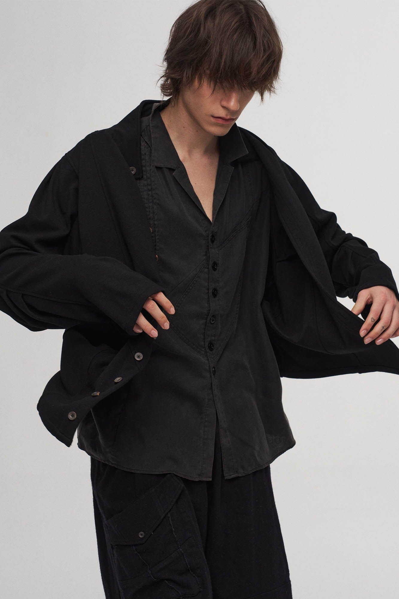 ILNya Nieternite Nifutur Washed Deconstructed Paneled Pleated Shirt