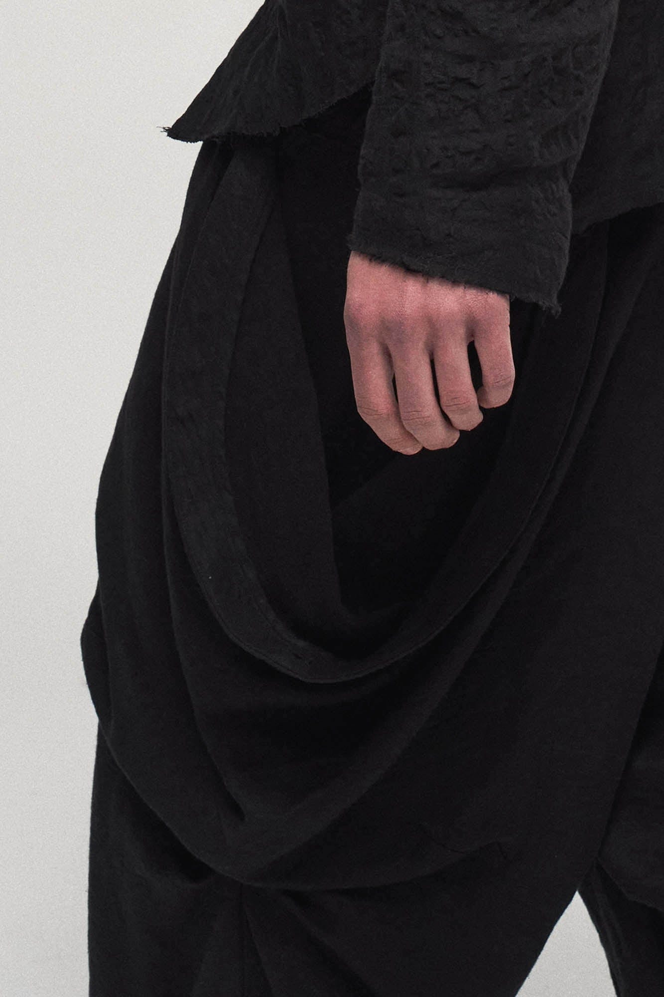 ILNya Nieternite Nifutur Balloon Pleated Slouchy Shorts