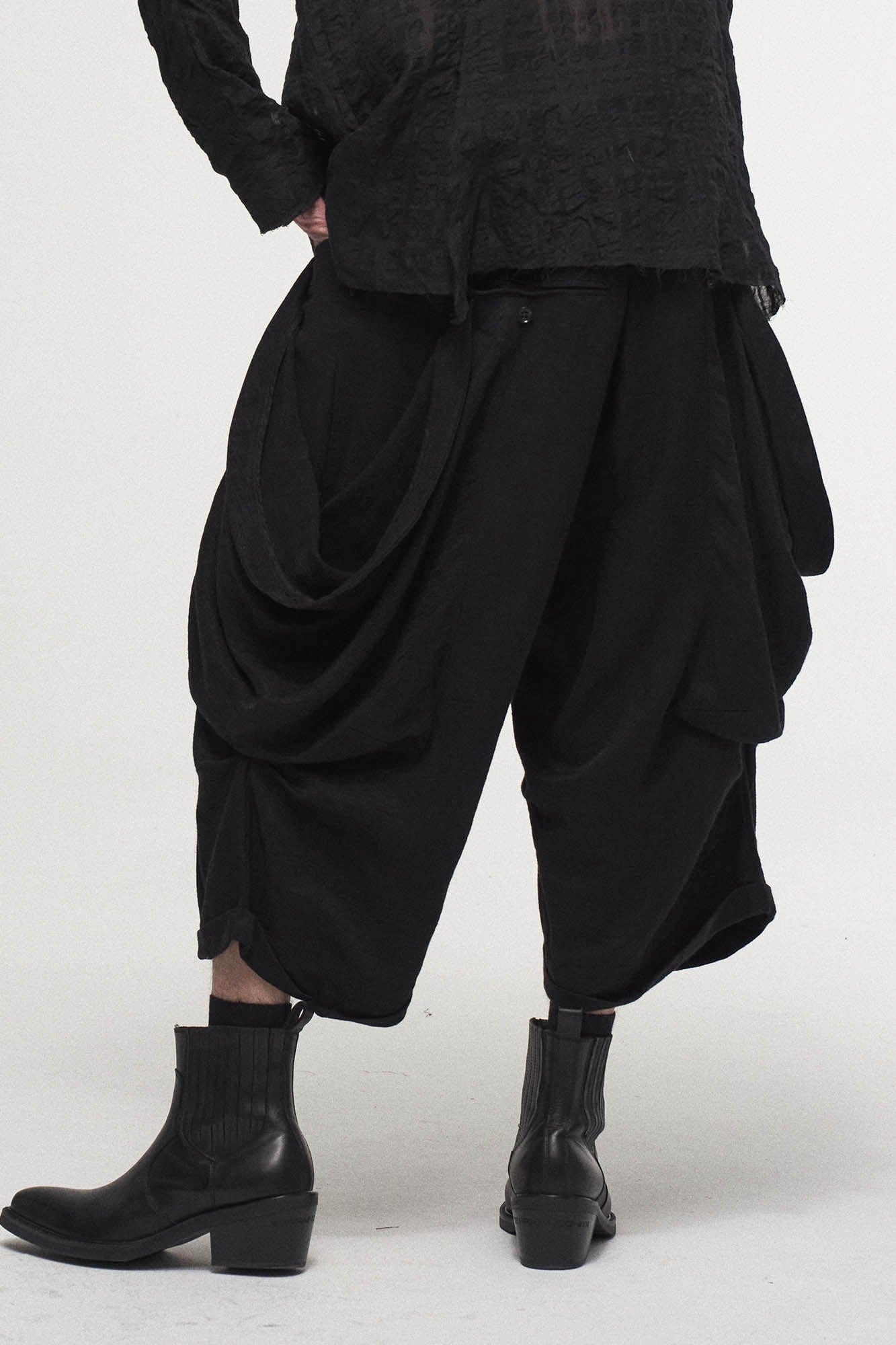 ILNya Nieternite Nifutur Balloon Pleated Slouchy Shorts