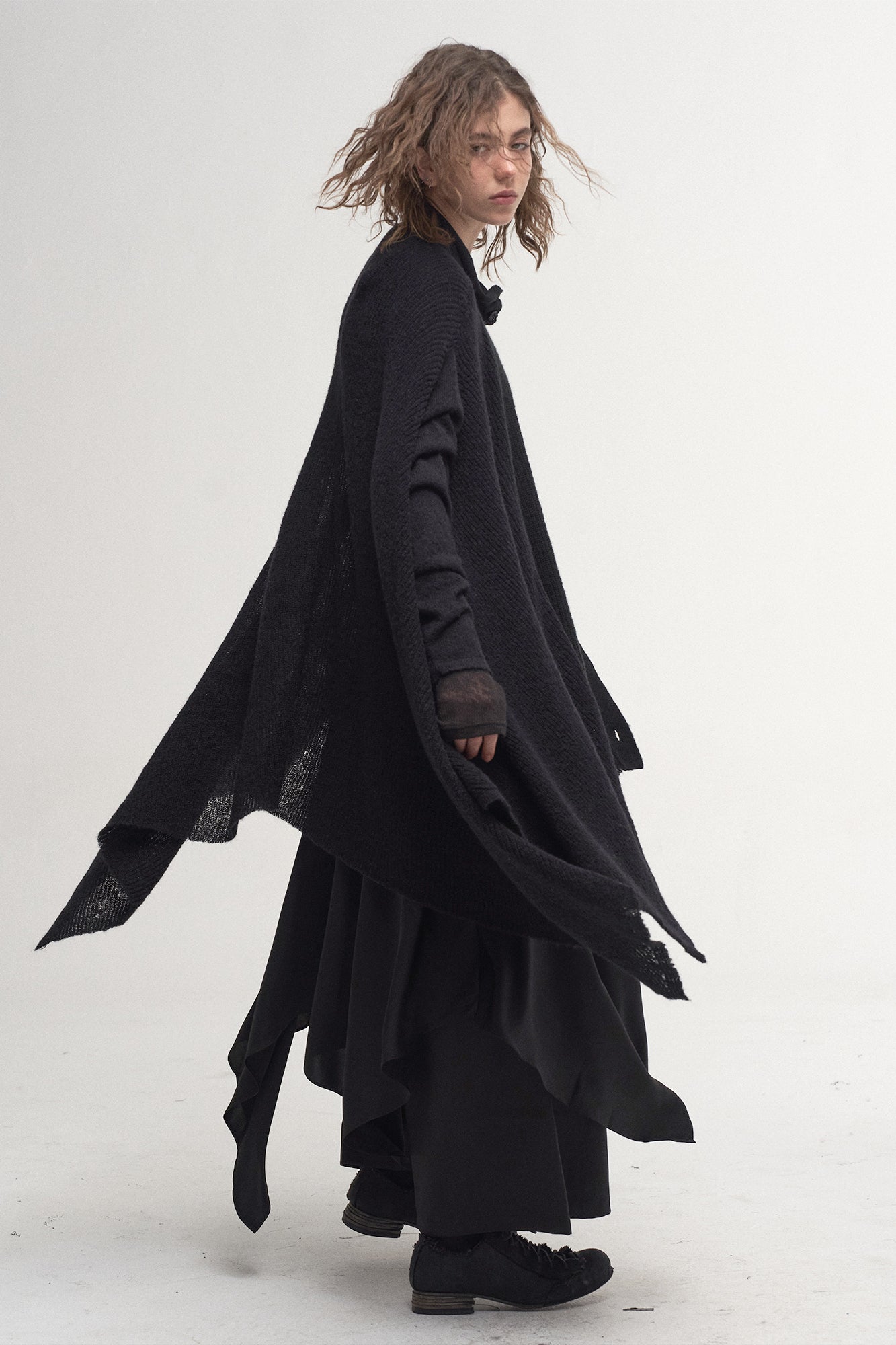 ILNya Nieternite Nifutur Convertible Drape Knit Cape