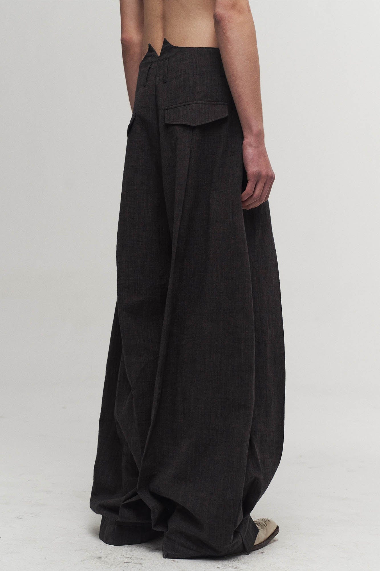 ILNya Nieternite Nifutur Pleated Curved Oversized Pants