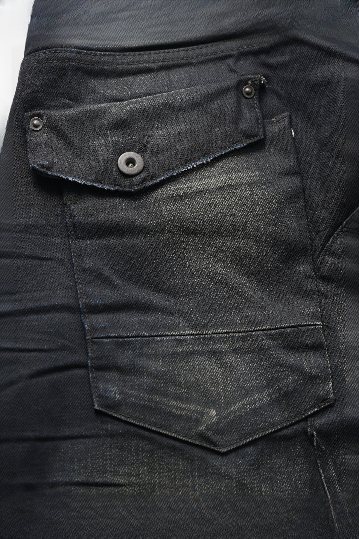 NEIGBORL Retro Washed Pleated Straight-Leg Jeans — flat-lay detail