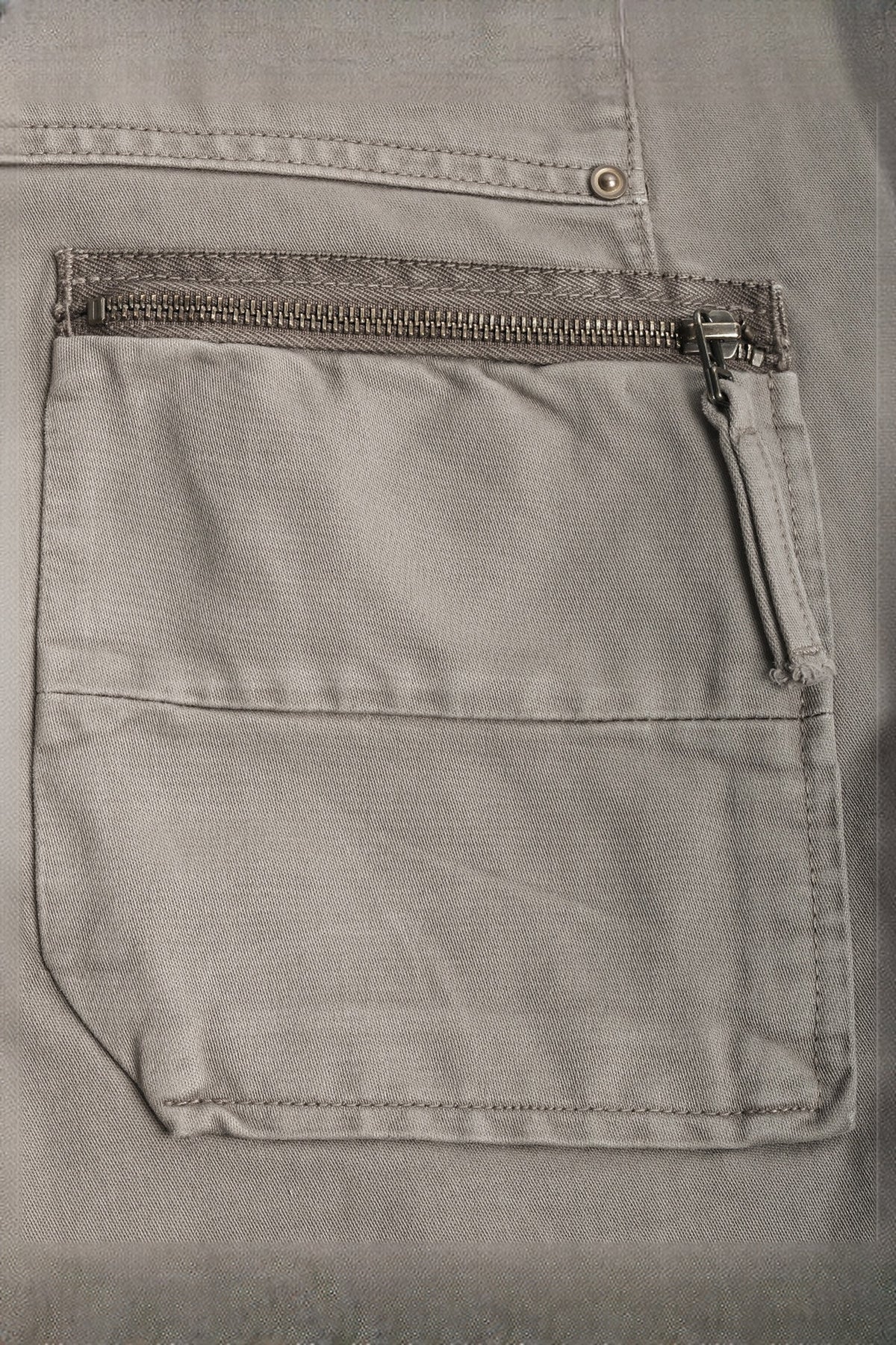 NEIGBORL Retro Multi-Pocket Straight-Leg Cargo Pants — flat-lay detail