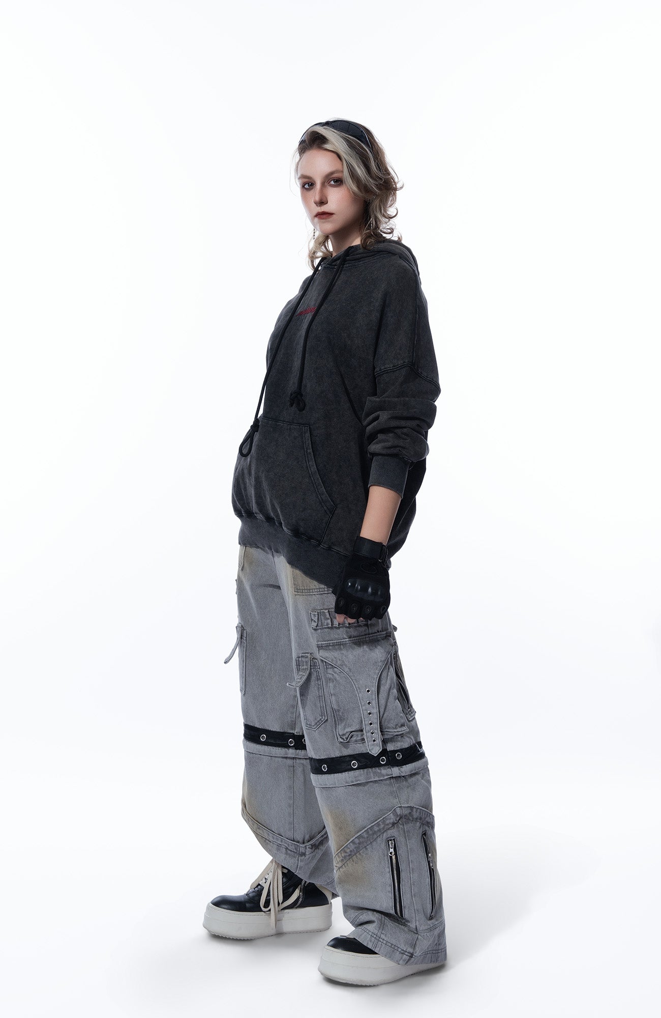 MOGONGSHE Detachable Bleach Washed Utility Cargo Jeans