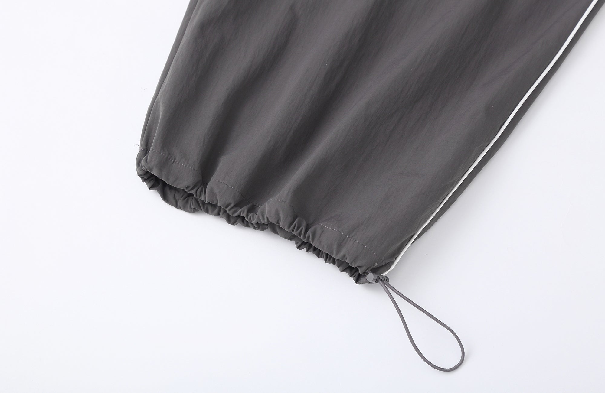 CLP Contrast Panel Pleated-Knee Drawstring-Hem Pants