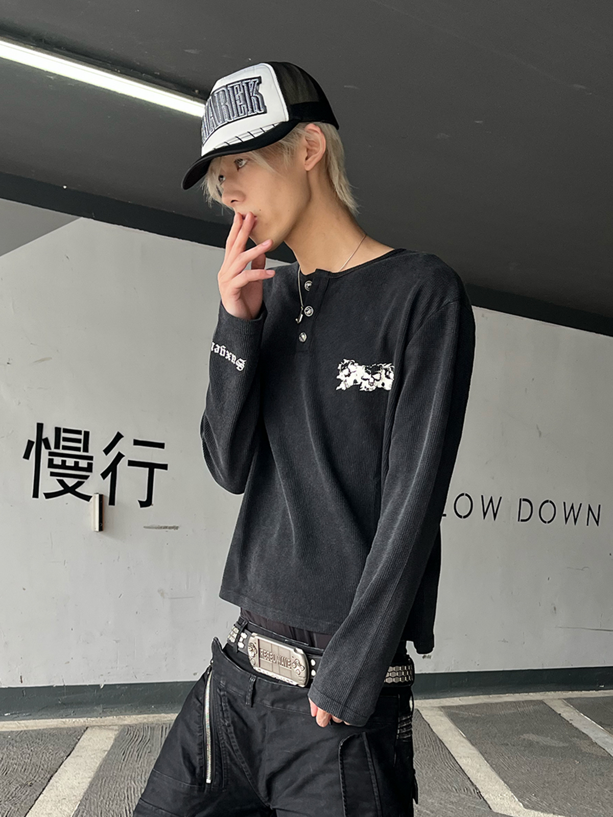 SAXGENWON Washed Skull Graphic Waffle-Knit Henley Long-Sleeve Tee