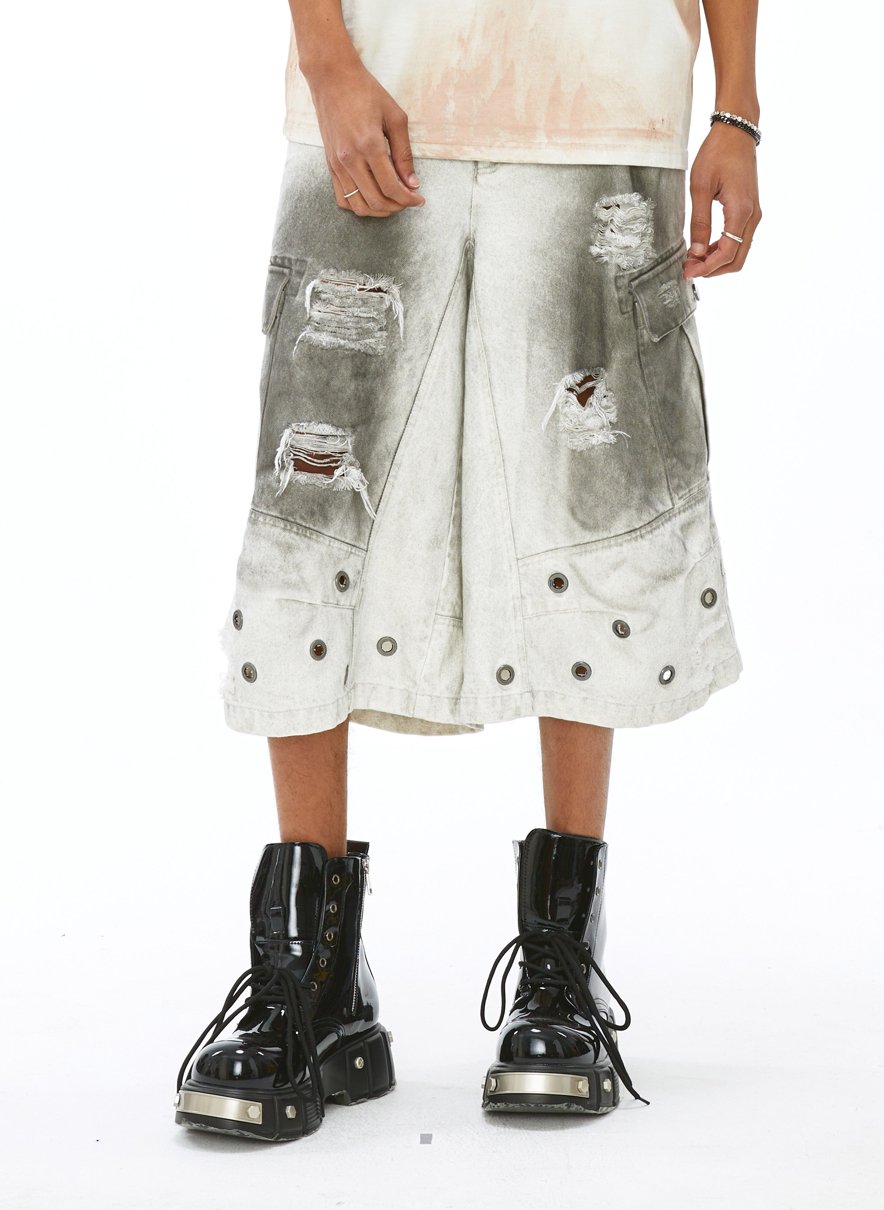 VANN VALRENCE Distressed Gradient Grommet Capris Shorts