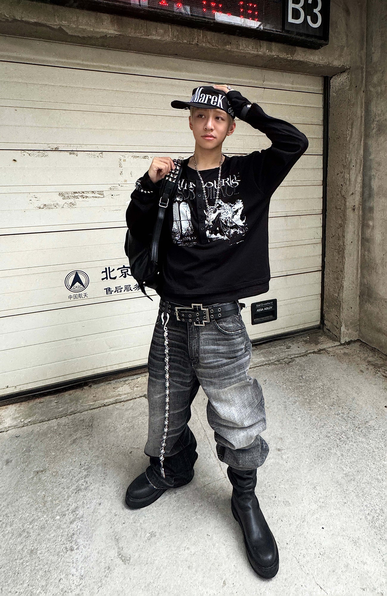 REBEL WAVE Contrast Split Whiskering Wash Jeans