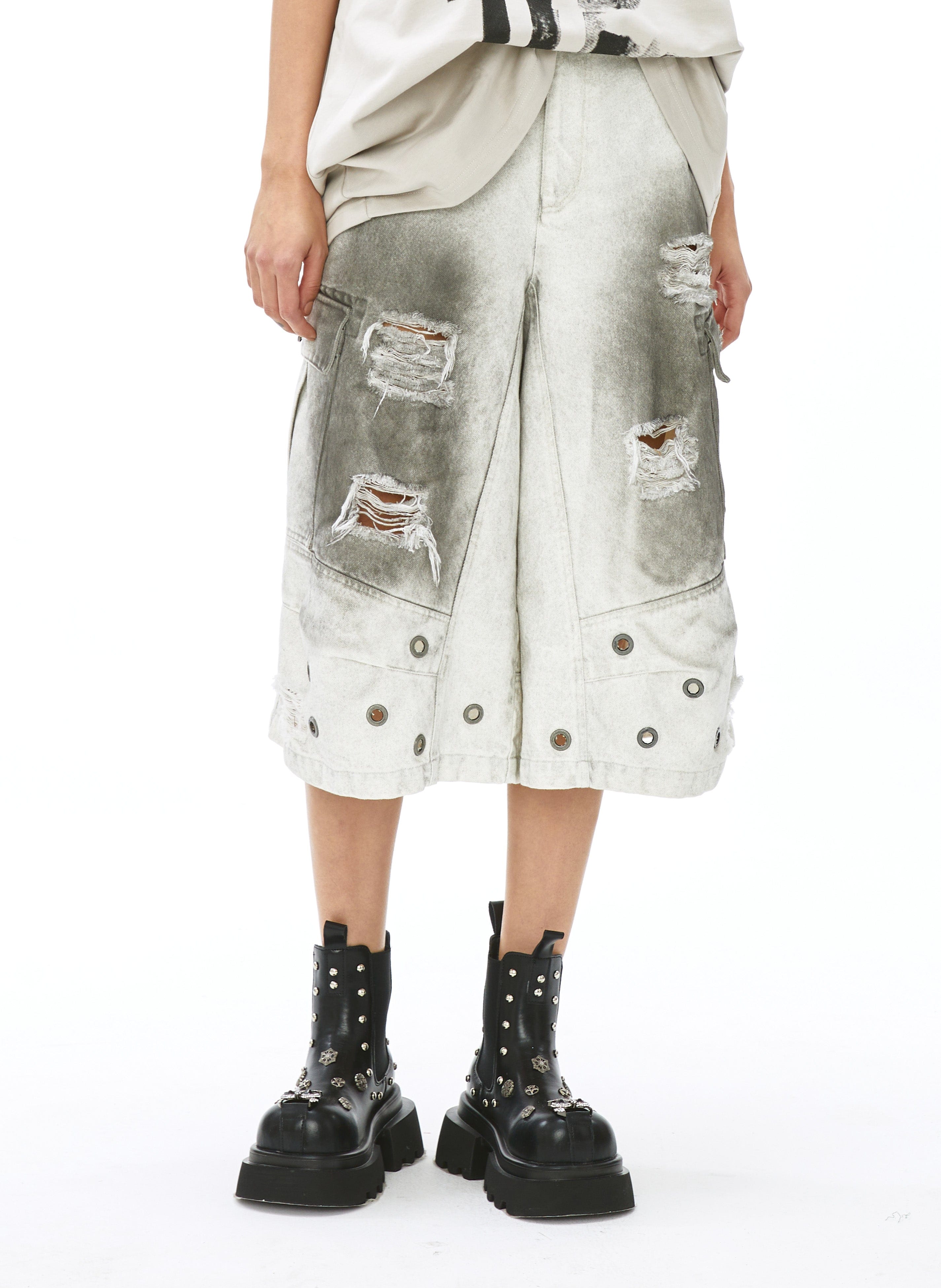 VANN VALRENCE Distressed Gradient Grommet Capris Shorts