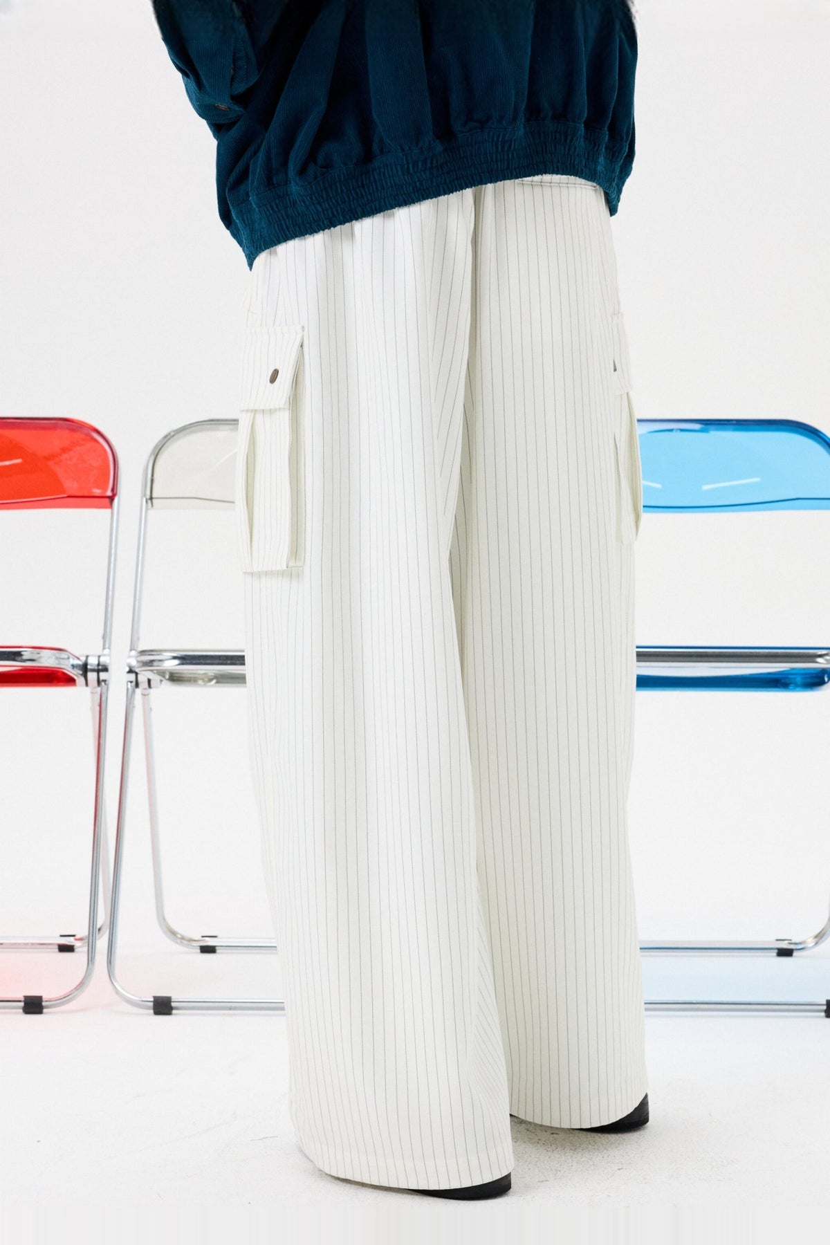 UNLIMITED MOTE Striped Drawstring Balloon Wide-Leg Cargo Pants — half body · White