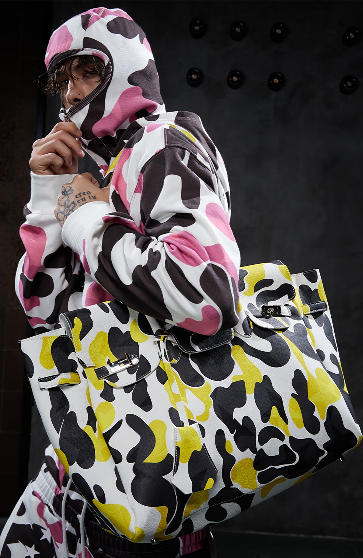 DND4DES Camo Full-Print Metal Buckle Large-Capacity Tote Bag