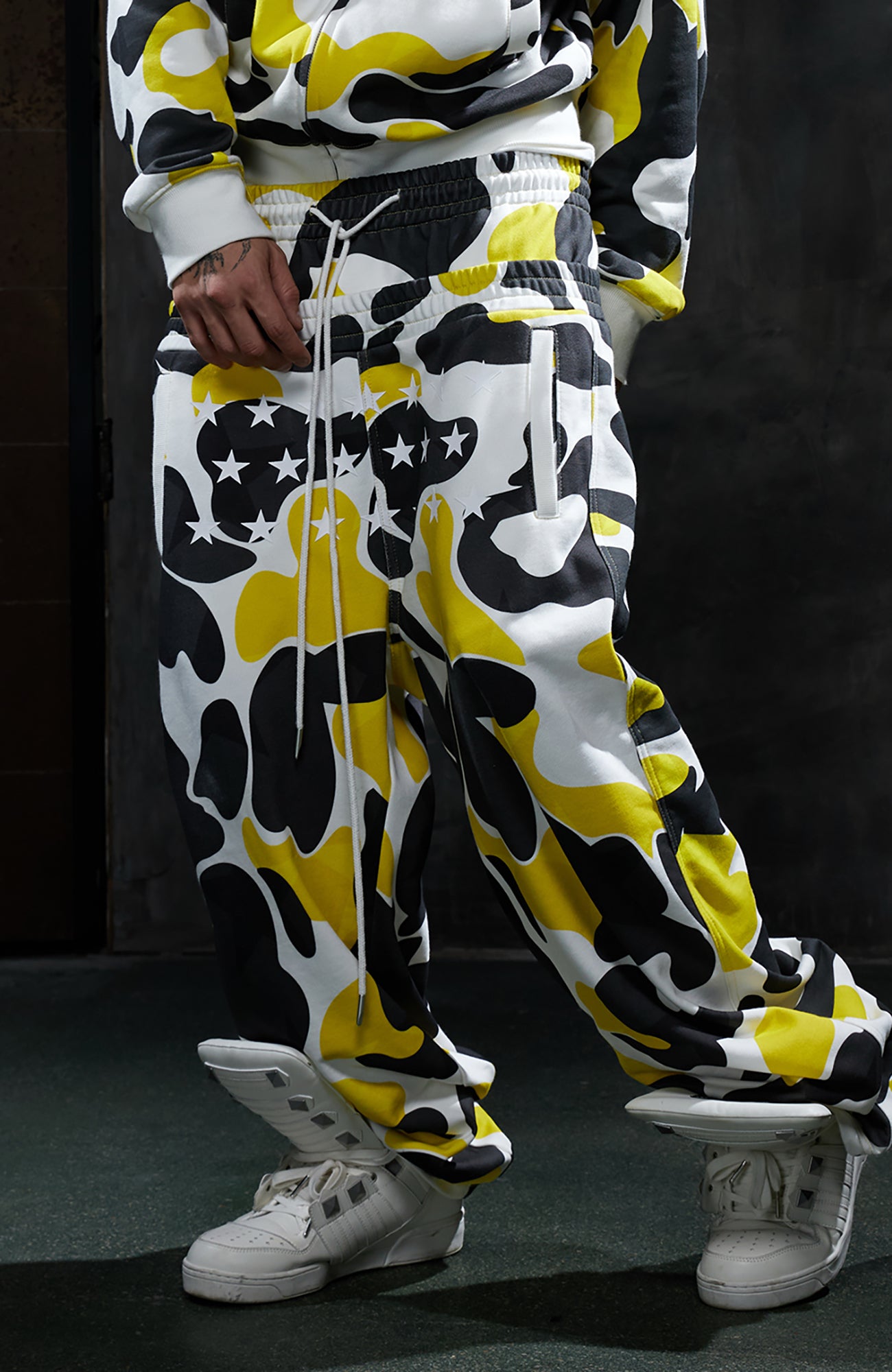 DND4DES Double-Waistband Camo Star Wide-Leg Sweatpants