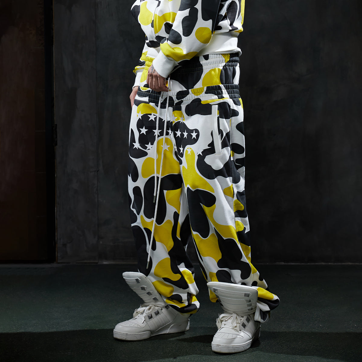 DND4DES Double-Waistband Camo Star Wide-Leg Sweatpants